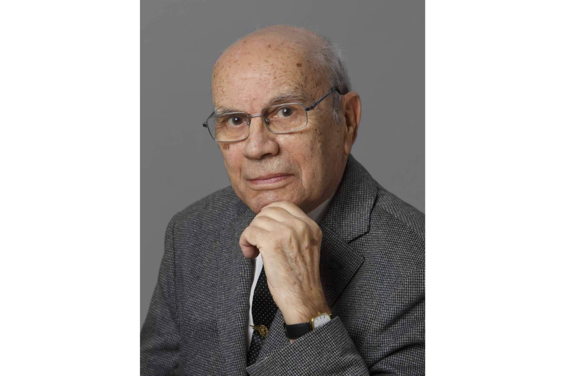‘Dichos coloquiales, refranes, aforismos, proverbios y citas’, publicado por Gustavo C. Carrasco