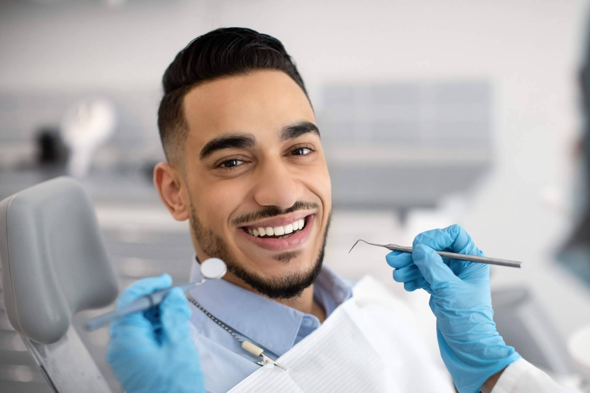 Clínica Dental Delgado explica las ventajas de realizarse tratamientos de estética dental en verano