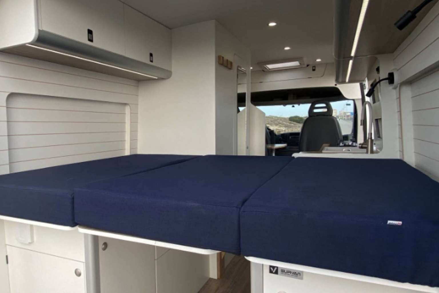 SurVan Camper propone un viaje en furgoneta camperizada por la costa de Andalucía