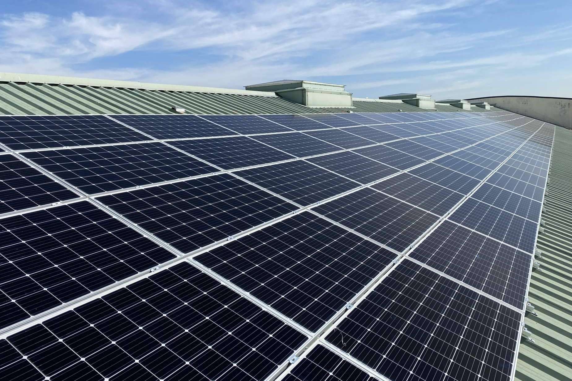 Cómo ahorrar en el autoconsumo industrial, con la empresa E4e Soluciones