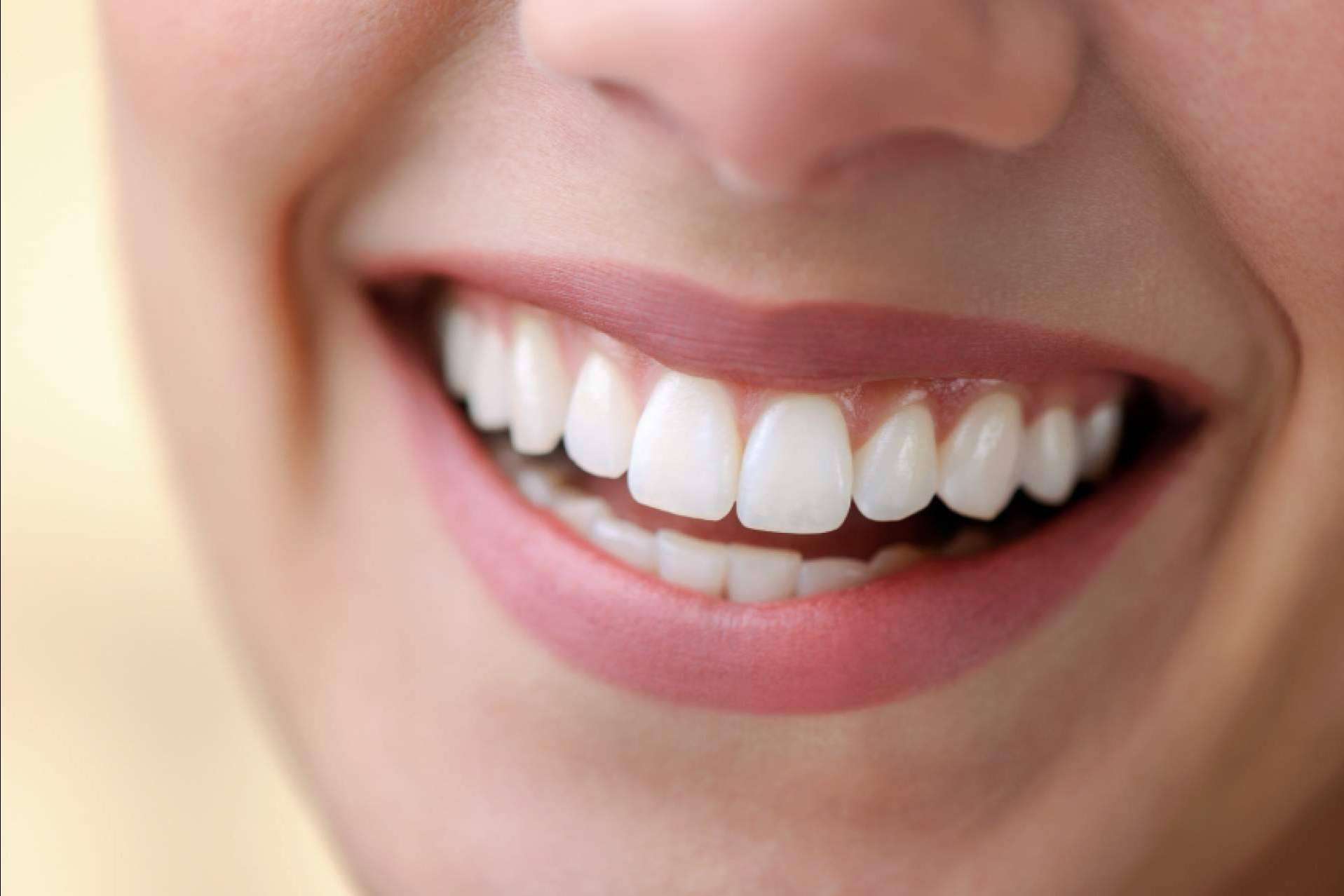 Cirugía sin cortes y dientes en horas con los implantes osteointegrados de la clínica dental IMOI
