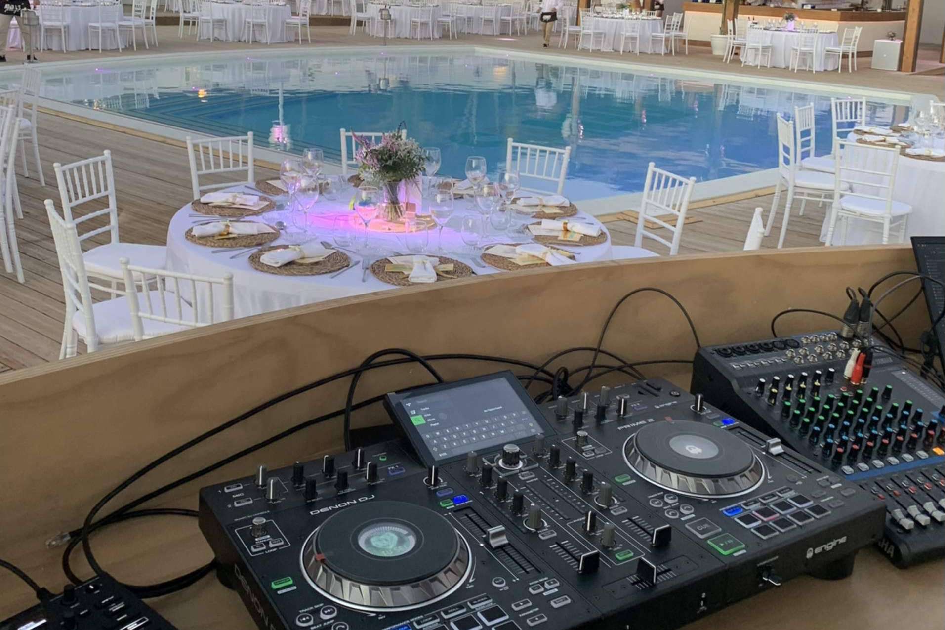 Instalaciones de sonido e iluminación profesional para hostelería, así como beach club de la mano de Taztú