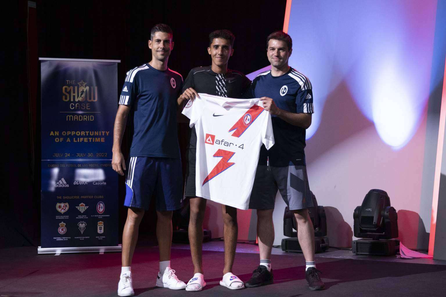 El primer fichaje profesional en España gracias a The Showcase, Anas Guendouri