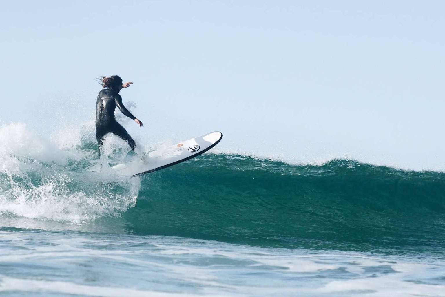 ¿Cómo escoger la tabla de surf adecuada para empezar en el mundo del surf?