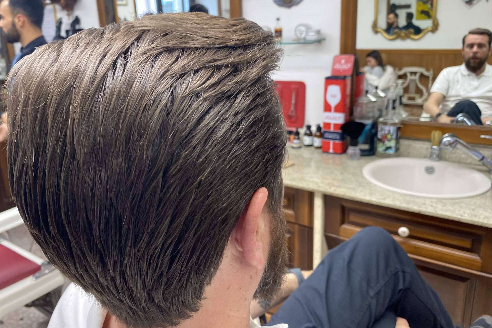 El videoblog de Peluquería Cruz documenta los viajes a diferentes barberías de todo el mundo