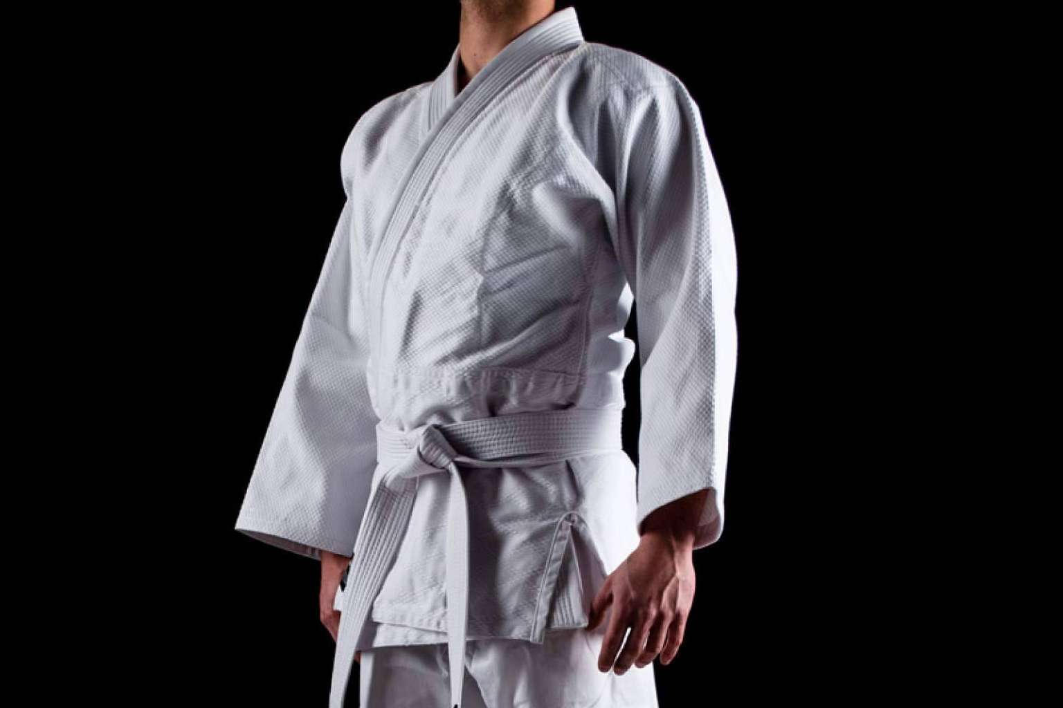 Uniformes para la práctica de karate y judo, disponibles en Katanamart