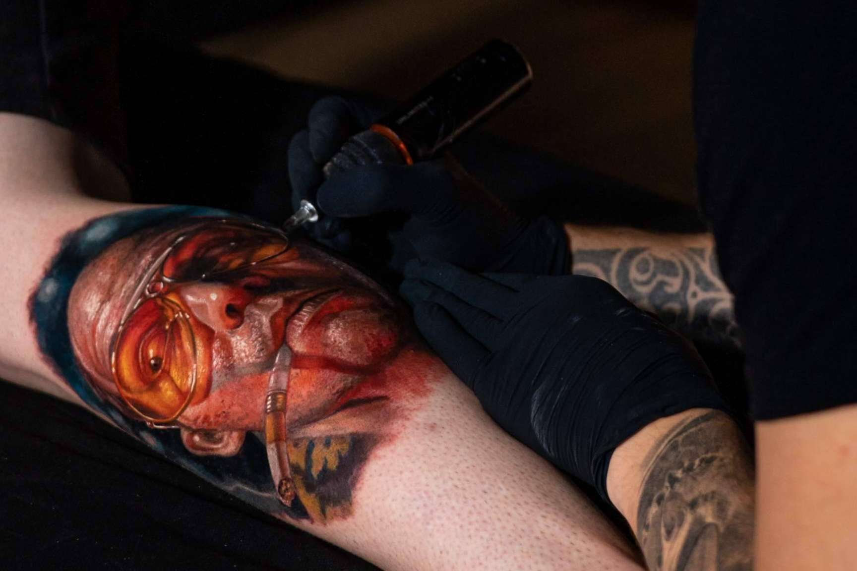 Tatuaje realista a color con los cursos de Habbility