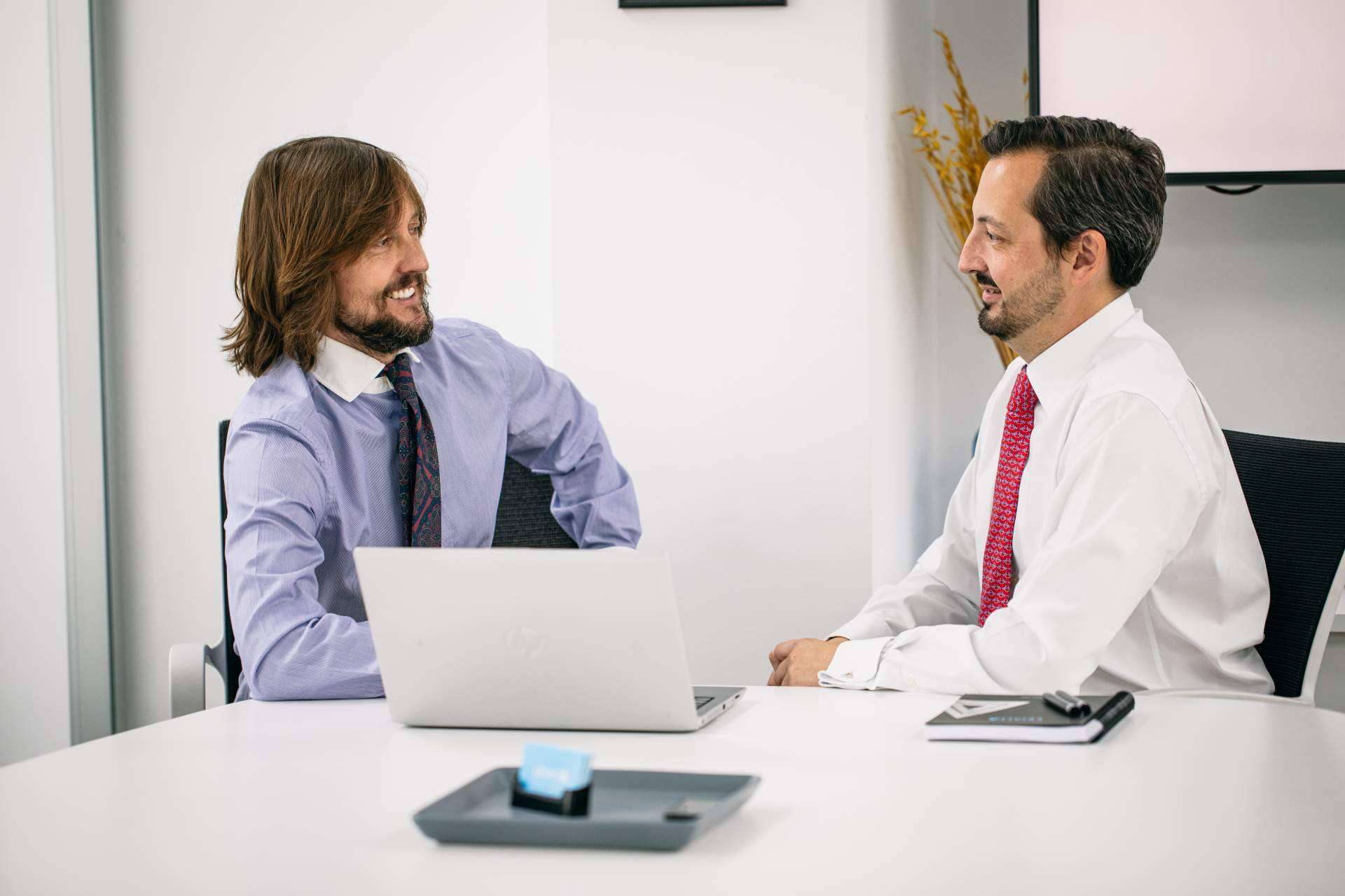 LEIALTA, una empresa especializada en soluciones empresariales y servicios de holding empresarial