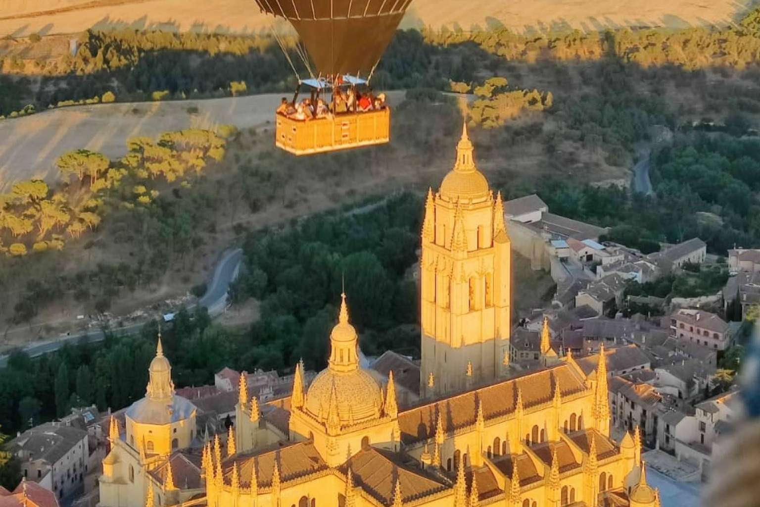 Paseo en globo aerostático en Segovia con la compañía EoloFly
