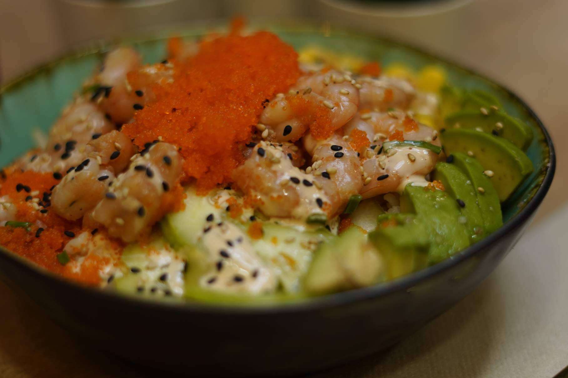 Probar el poke bowl en Santa María de la Cabeza, en Madrid