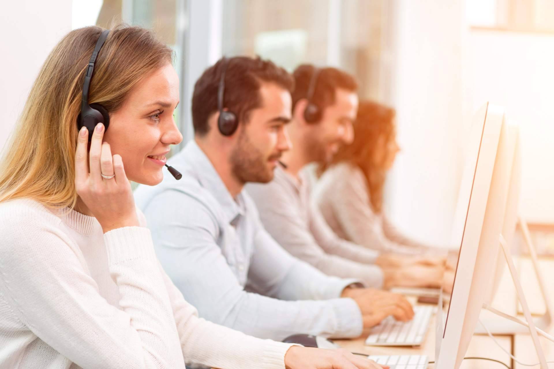Distintos usos de las centralitas para empresas, con Voiper