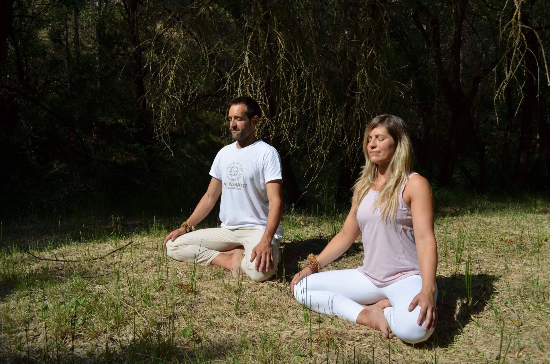 Conectar con uno mismo asistiendo a retiros de yoga en plena naturaleza
