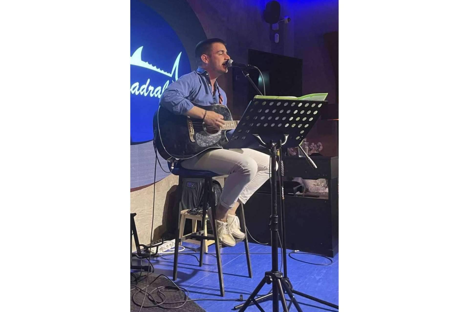 Las claves de contratar música en vivo para un restaurante; una experiencia gastronómica única