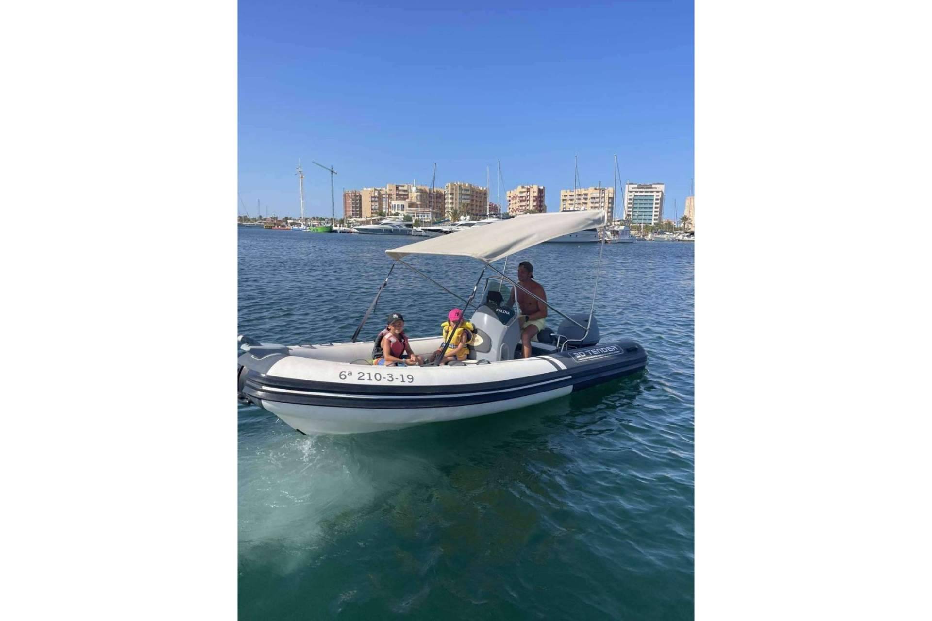 Alquiler barco sin licencia con Kalima Charter
