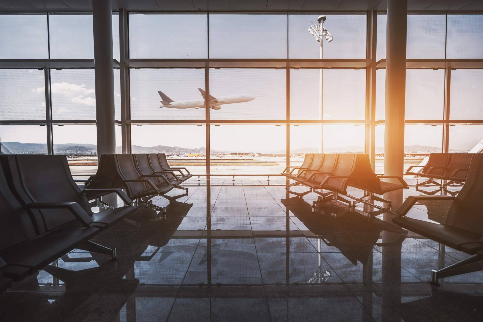 Reclamación exitosa para una familia madrileña; indemnización de más de 5600 € por retraso de vuelo y pérdida de equipaje