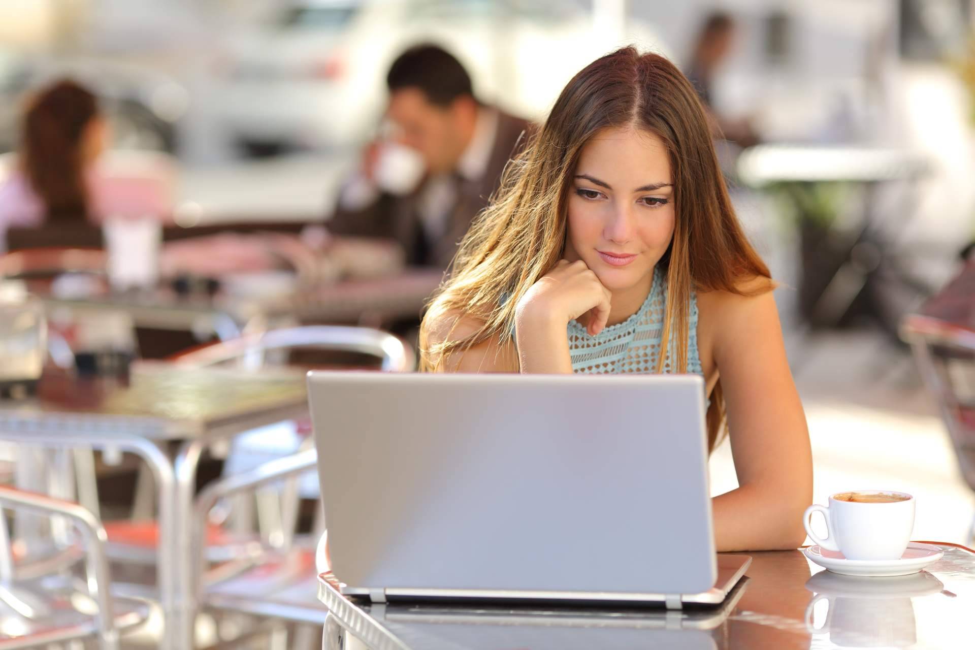 Requisitos y plazos para solicitar la beca máster 2023/24, por la Escuela de Negocios de la Cámara de Comercio de Sevilla