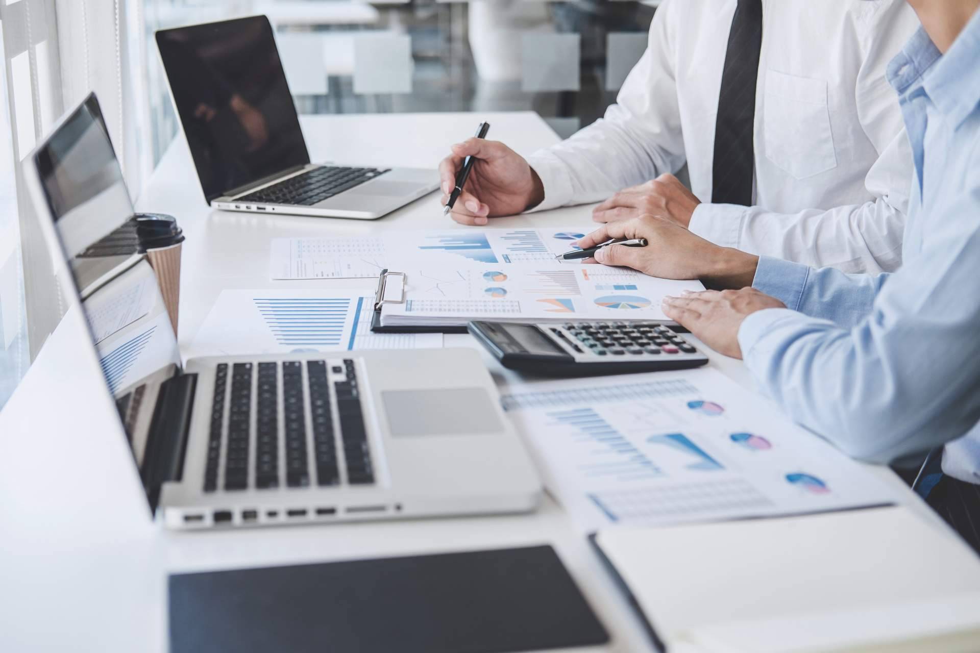 Los expertos de INVERFINEX y los cambios en los contratos de luz y gas