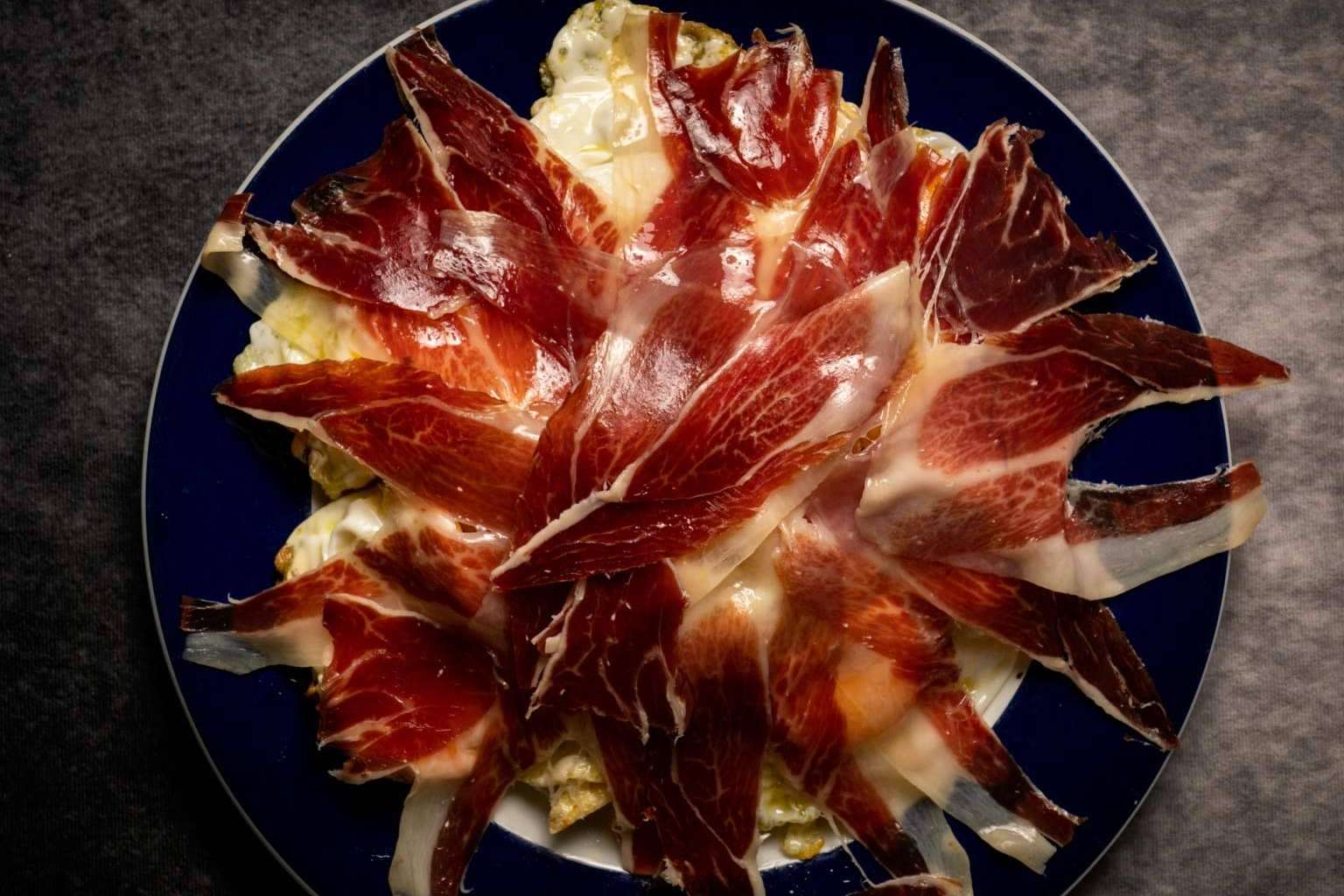 Todo lo que ofrece la taberna La Copla de Madrid, uno de los lugares favoritos para celebrar un cumpleaños