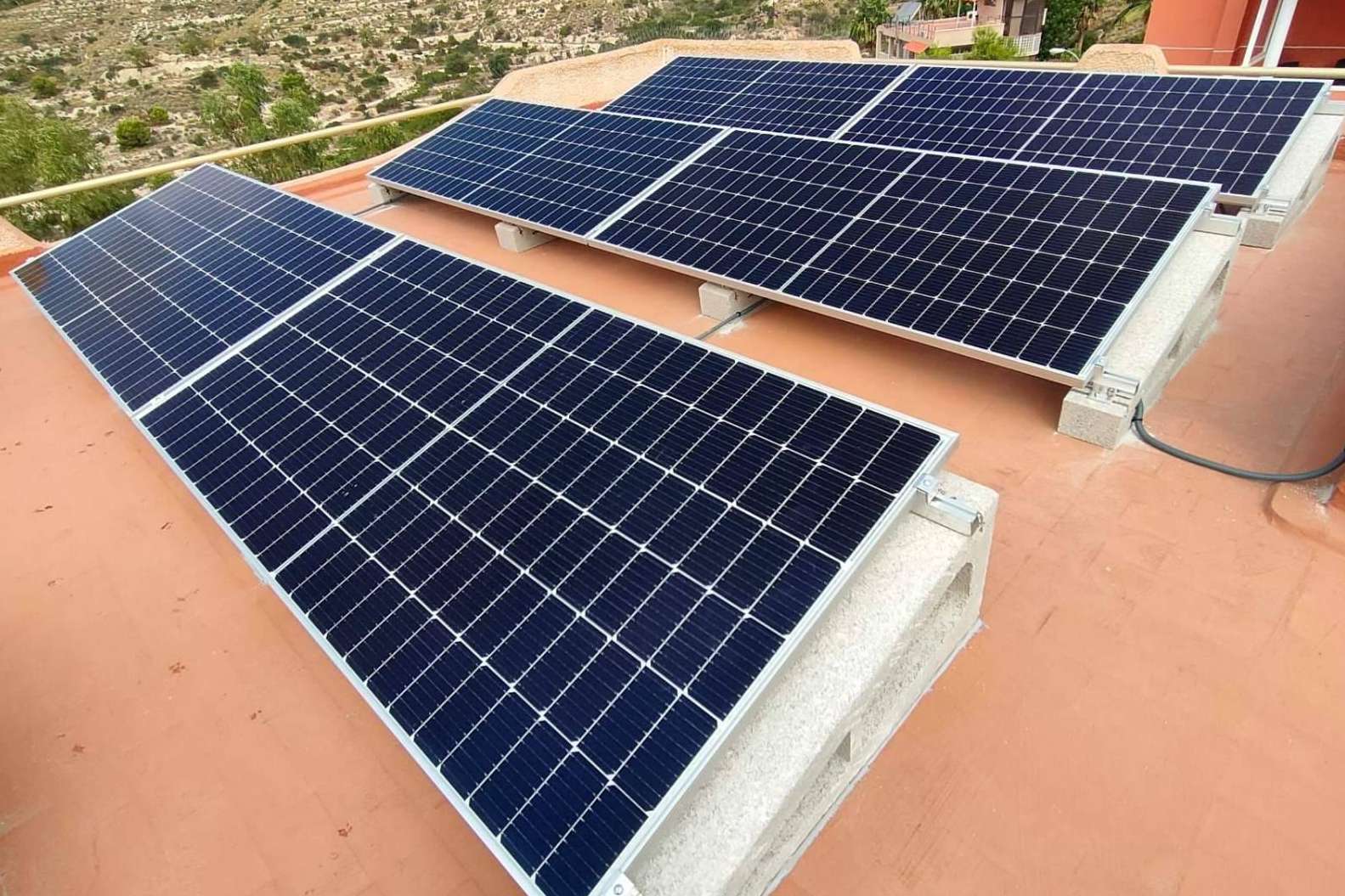 Subvenciones para placas solares, aerotermia y puntos de recarga en Murcia y Alicante, de la mano de Ingeniería Aplicada