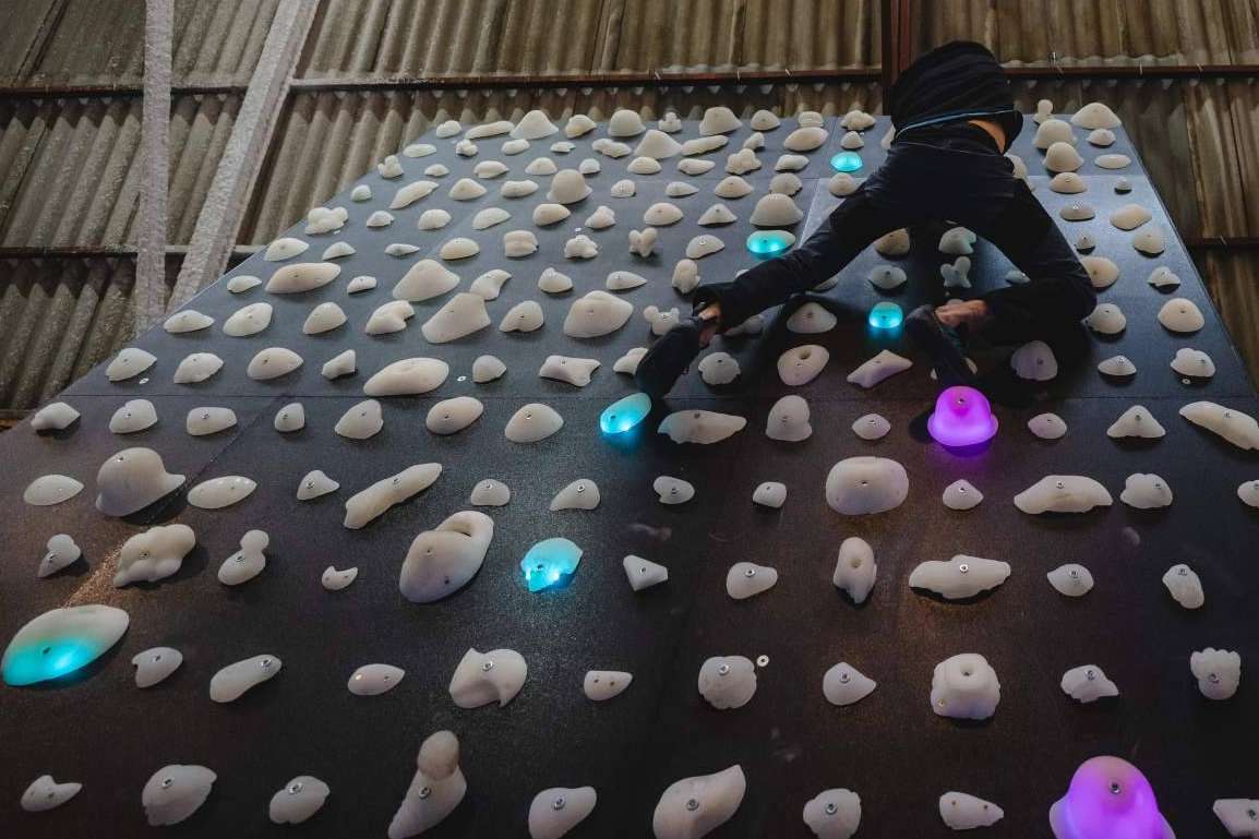 Rocódromos en España con paredes interactivas, gracias a Shiny Wall