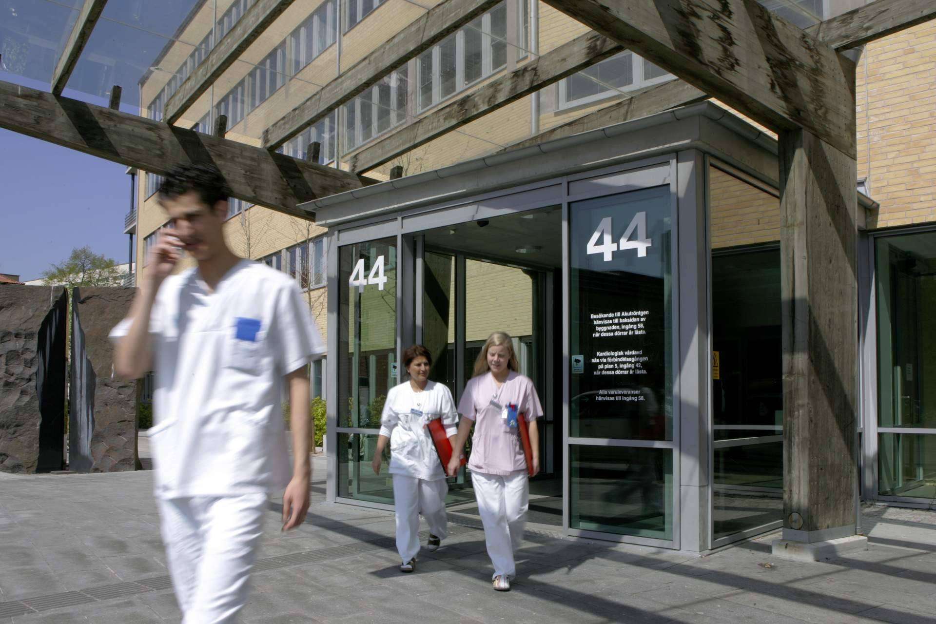 Mejorar la accesibilidad de los edificios con las puertas automáticas peatonales de ASSA ABLOY