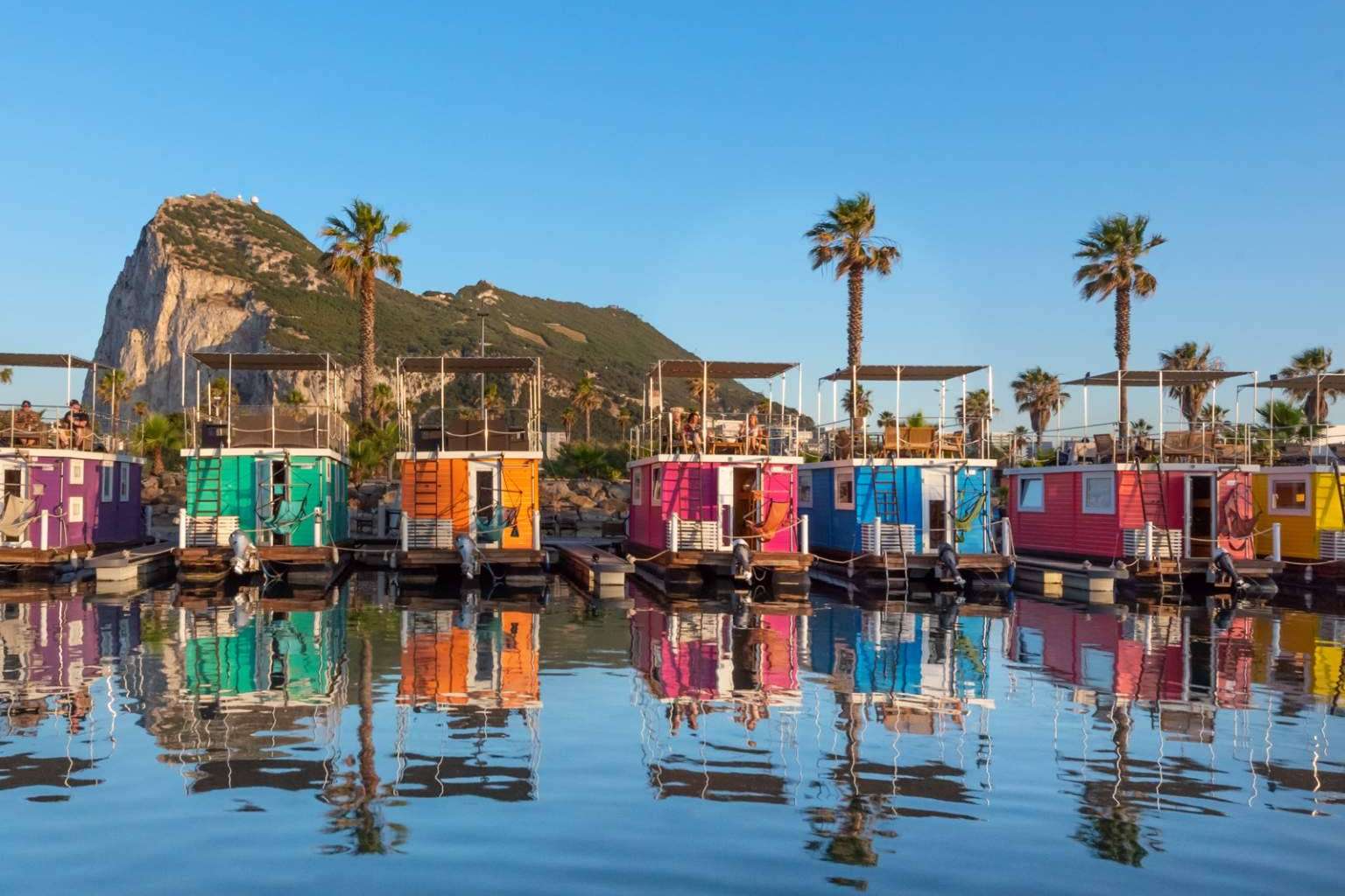 Disfrutar de una experiencia diferente en La Línea de la Concepción y Gibraltar al alojarse en casas flotantes