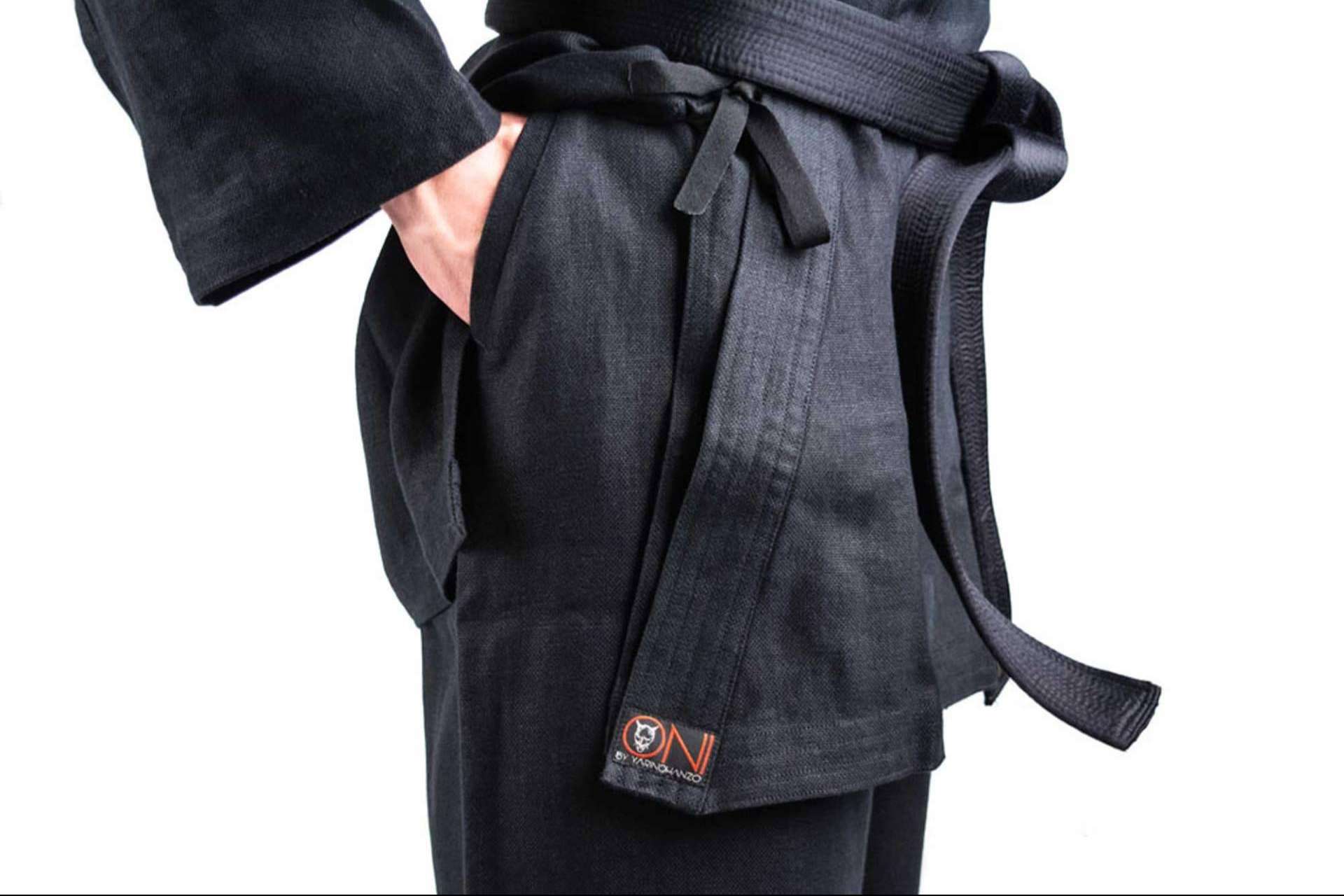 Los uniformes para hacer artes marciales entre otros productos de Katanamart
