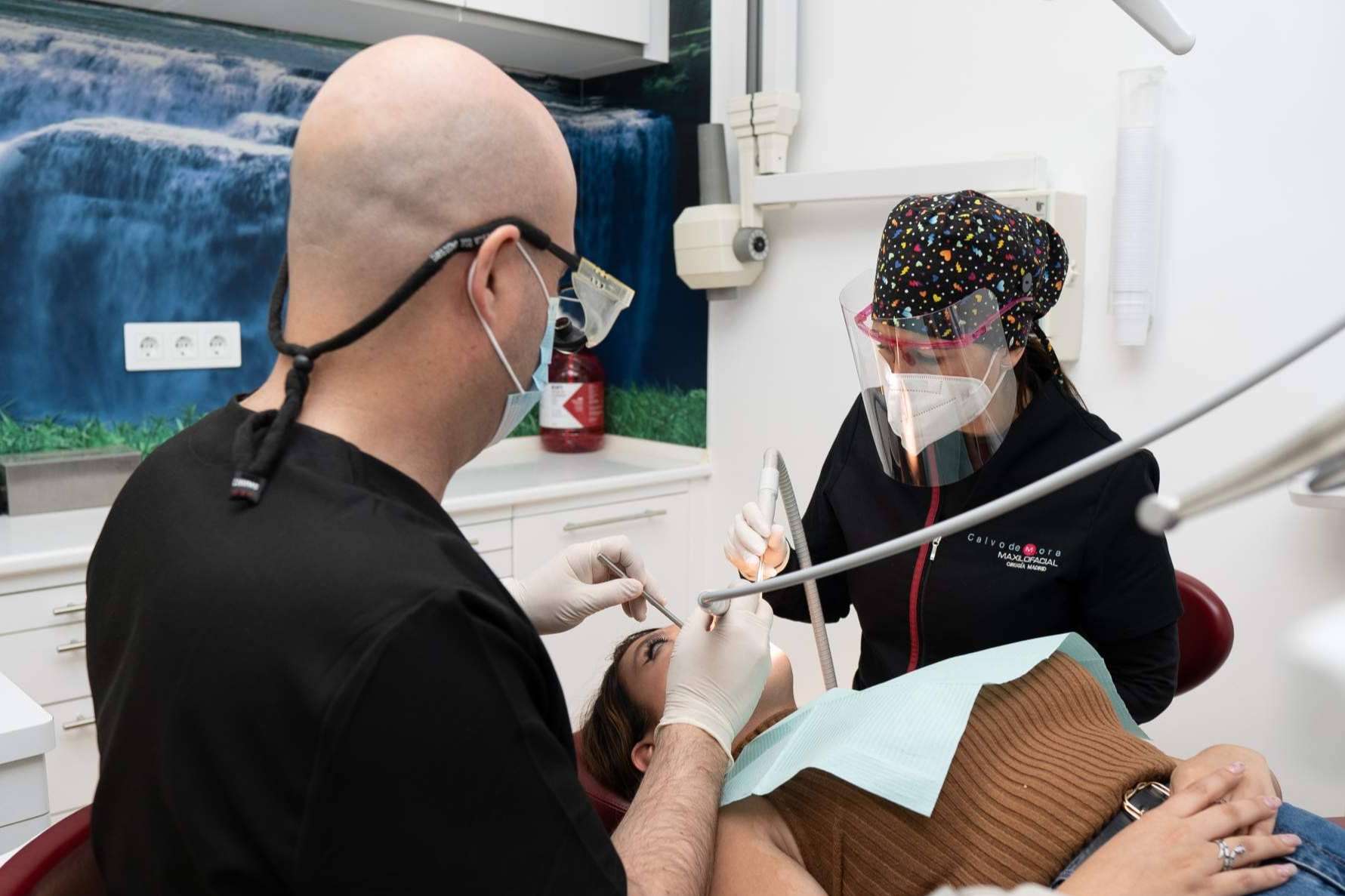 Todo sobre los implantes dentales de la Clínica Calvo de Mora