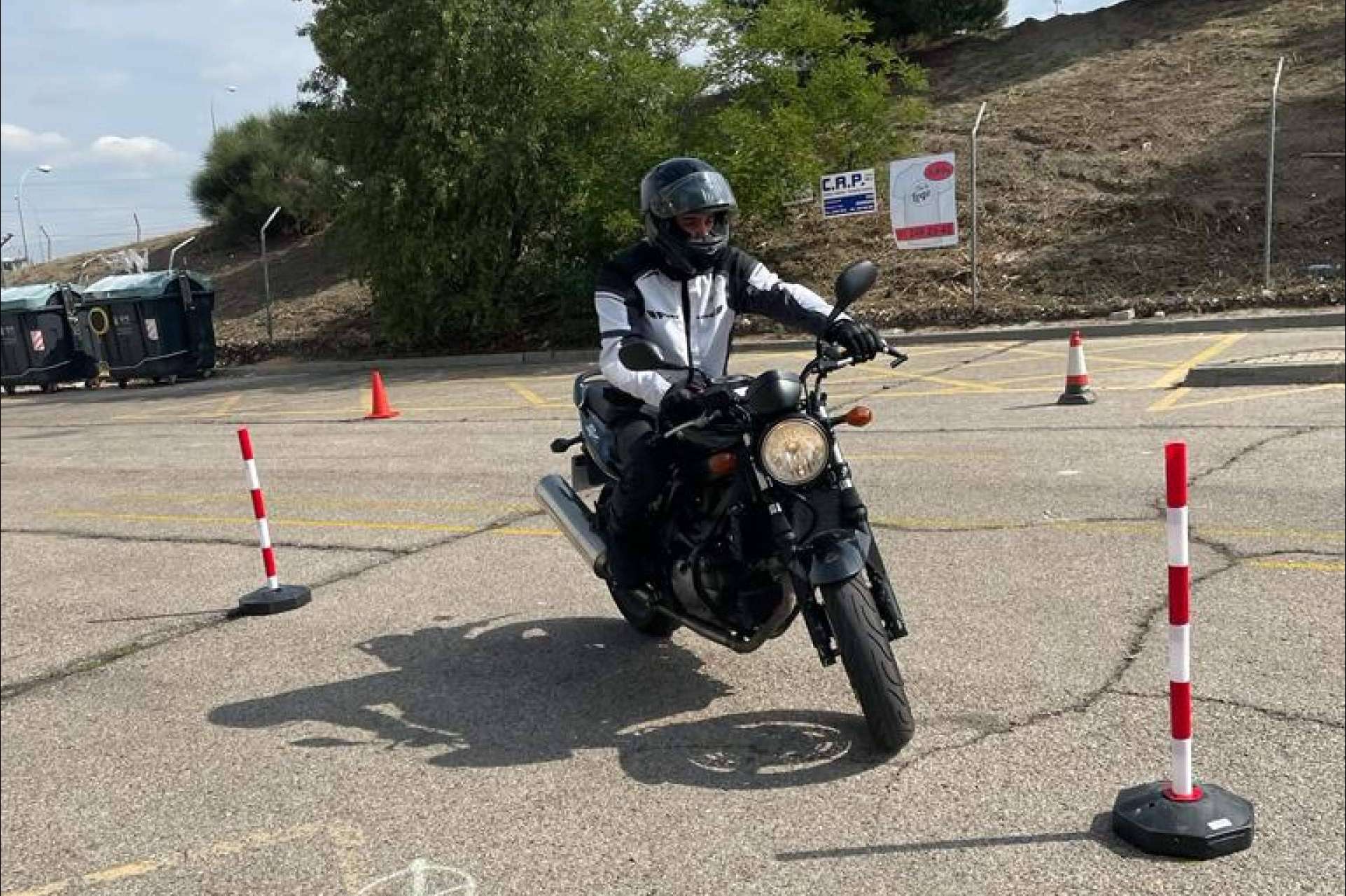 Autoescuela Lucex revela los requisitos necesarios para obtener el permiso de moto A