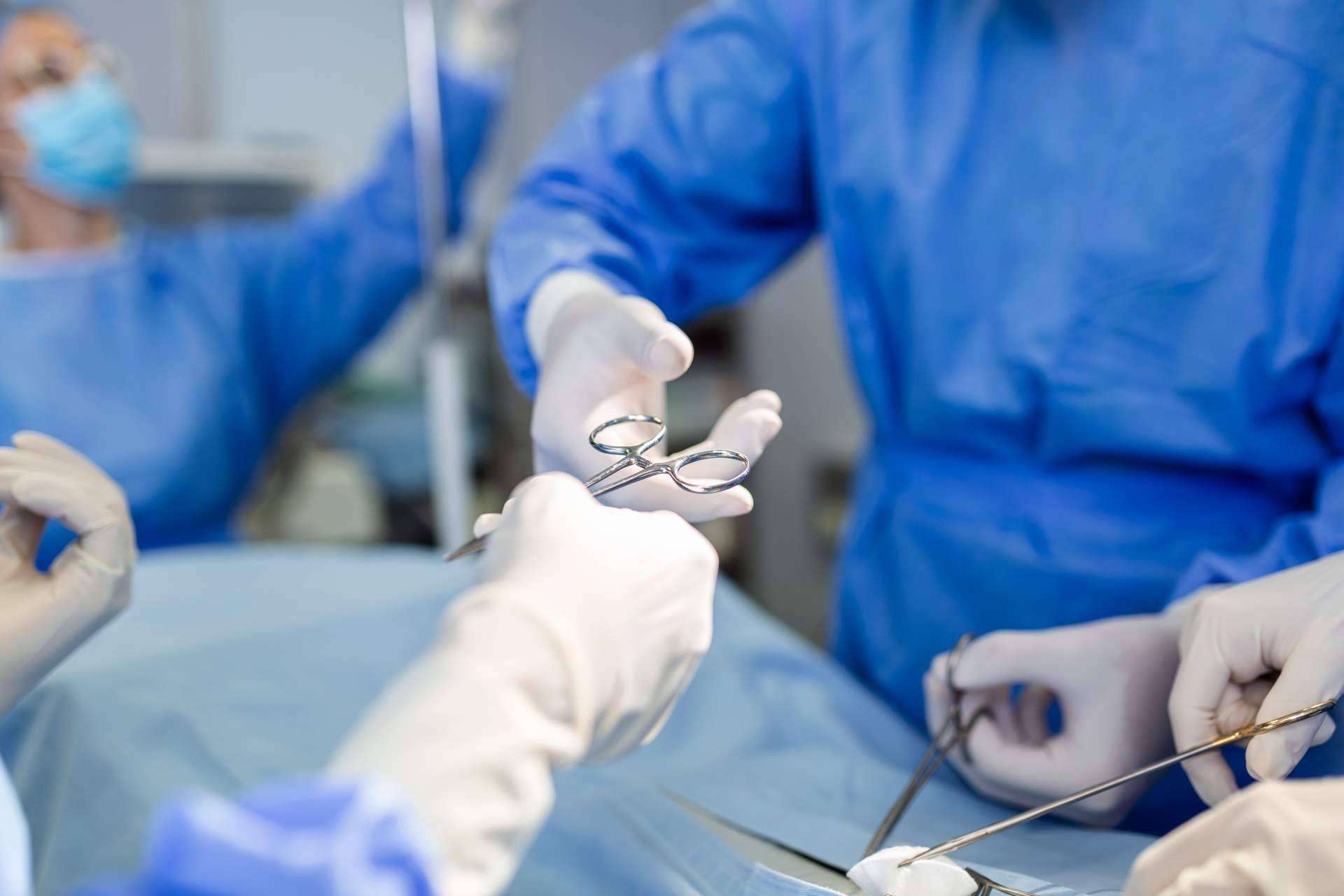 La innovadora cirugía de hernia discal se realiza en menos de una hora y no requiere ingreso hospitalario