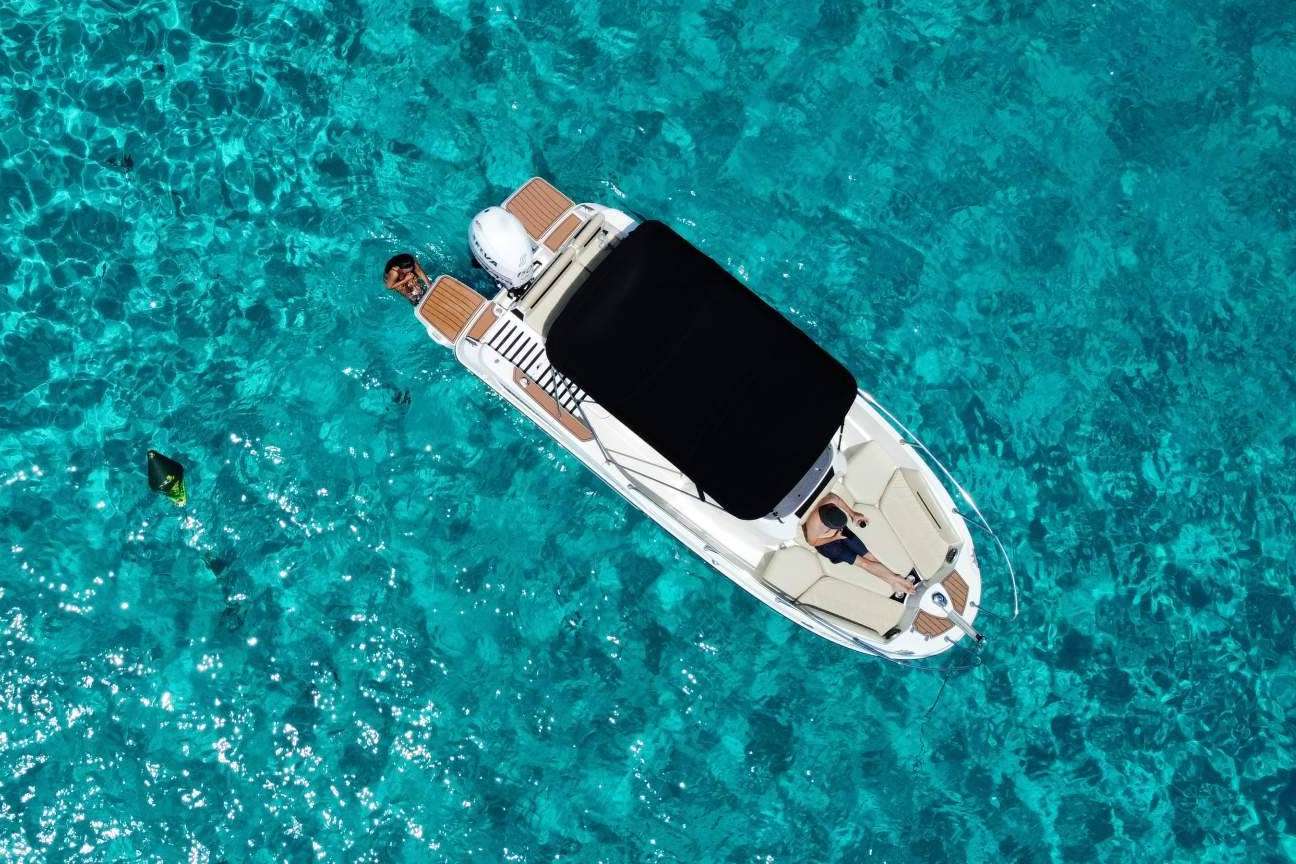 Visitar Menorca en barco con Nautic Charter es una experiencia terapéutica