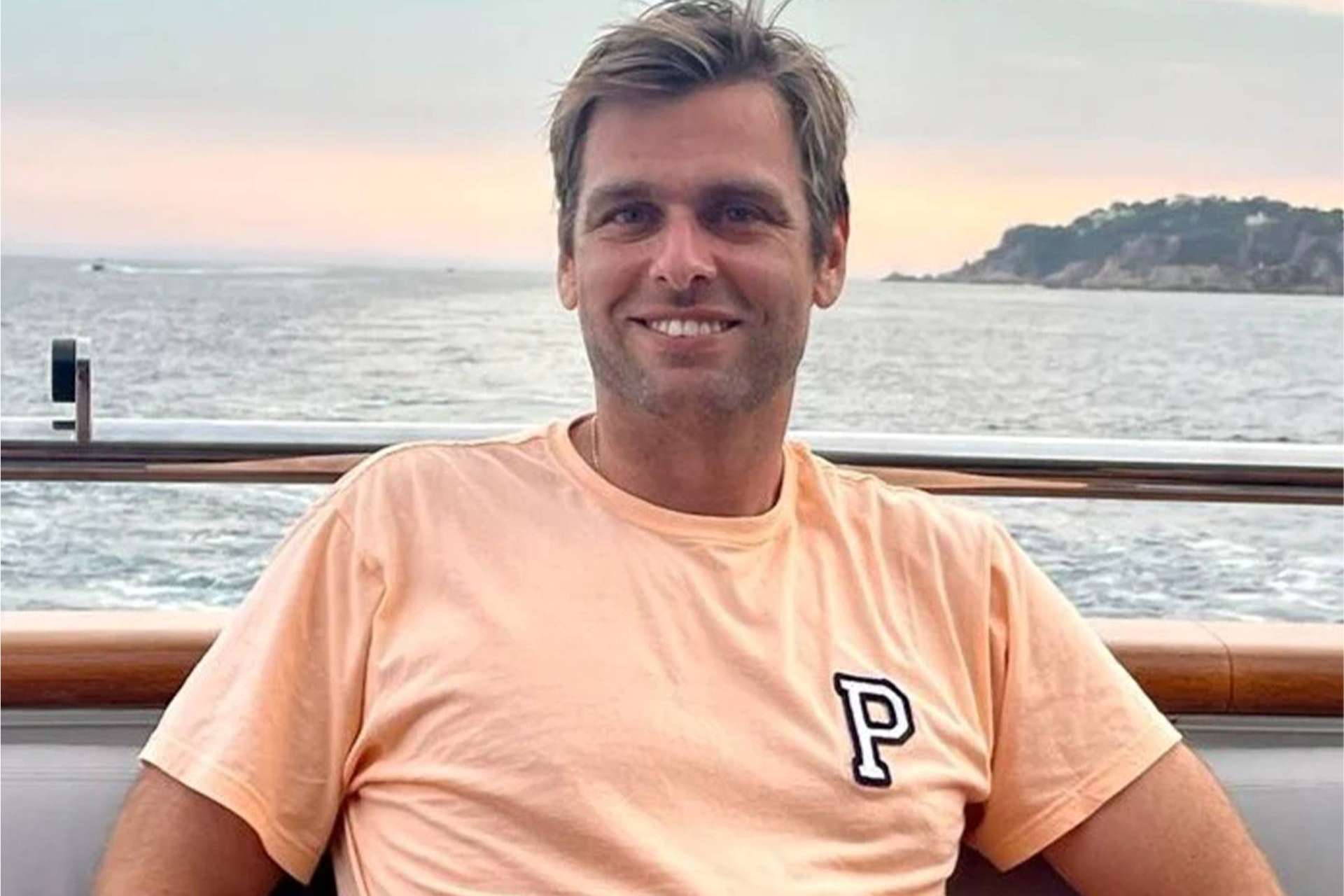 Anitials vende camisetas personalizadas con inicial, una prenda única para este verano