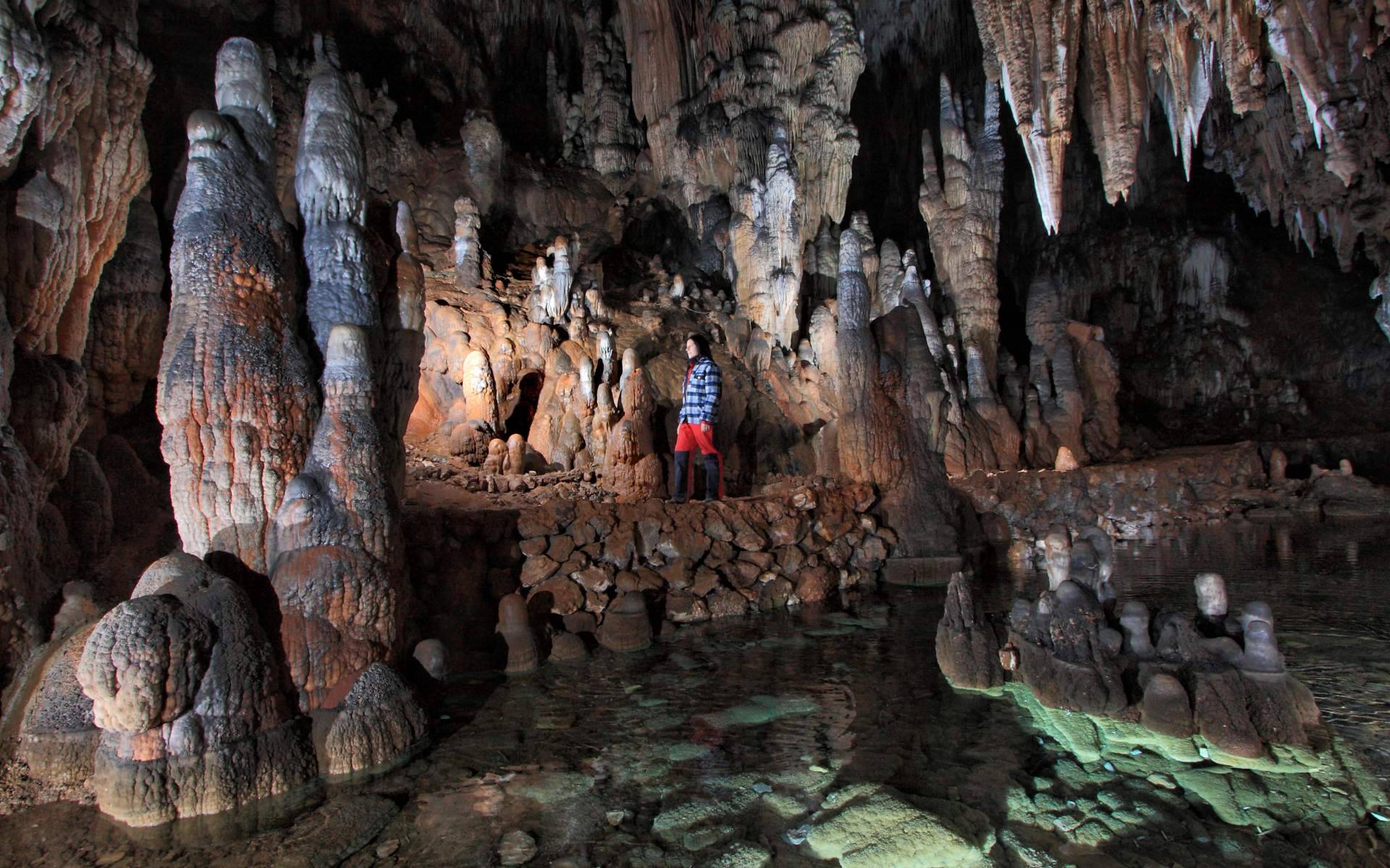 Algunos de los mejores planes de turismo económico en primavera; cuevas y minas turísticas