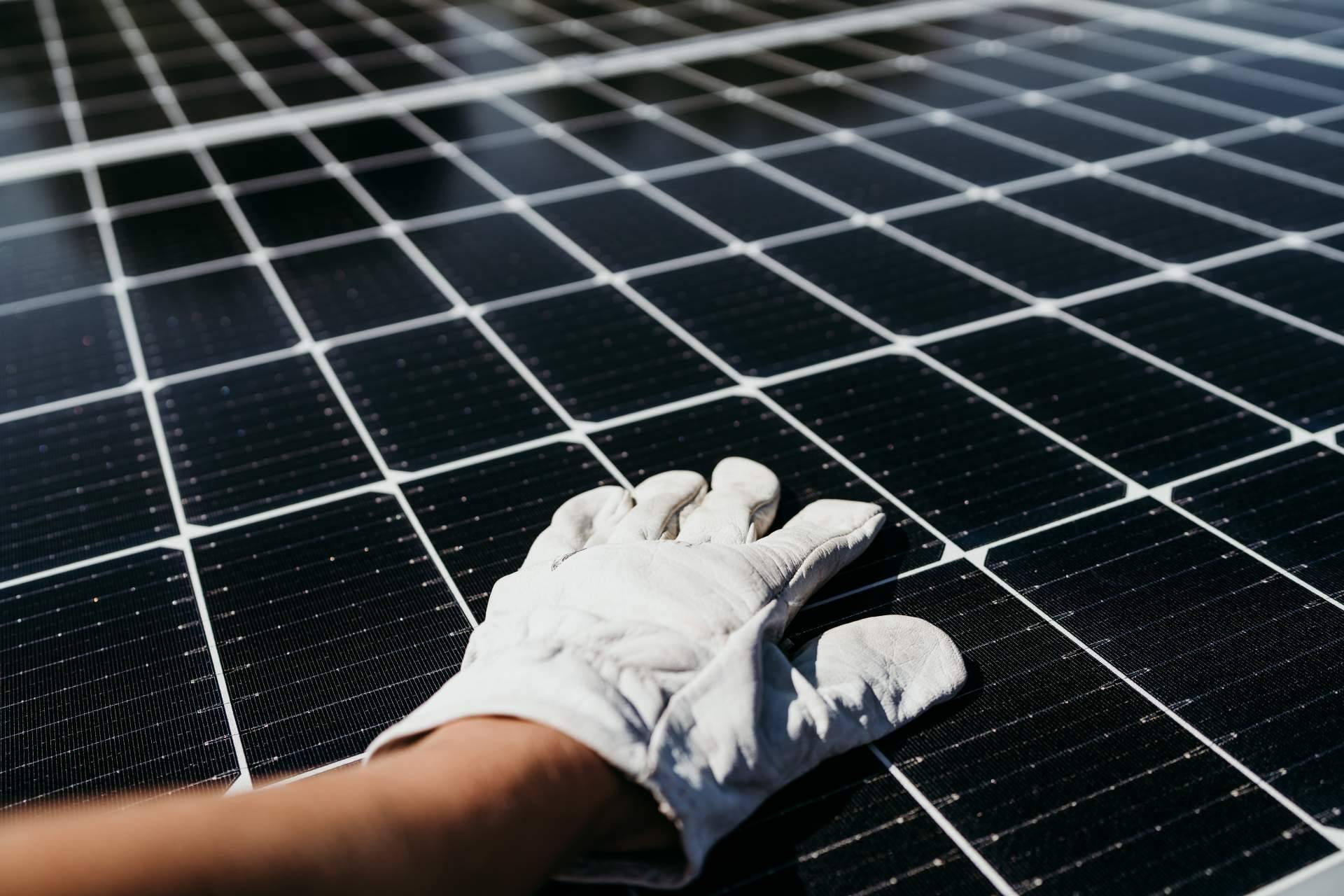 Creación de comunidades energéticas para instituciones públicas y empresas, de la mano de Senda