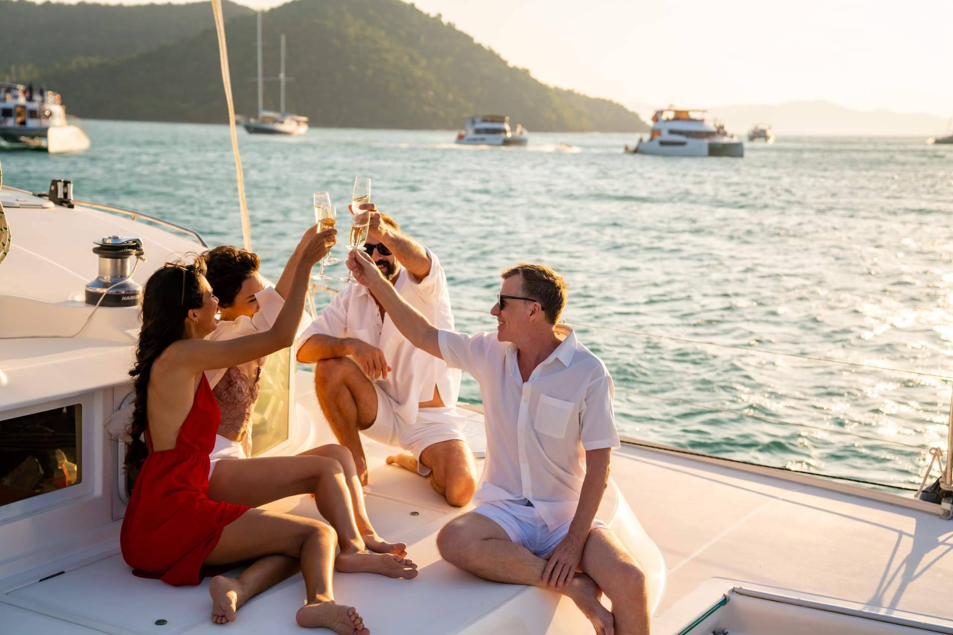 Empieza el tiempo ideal para pasear en barco de la mano de Sondevela
