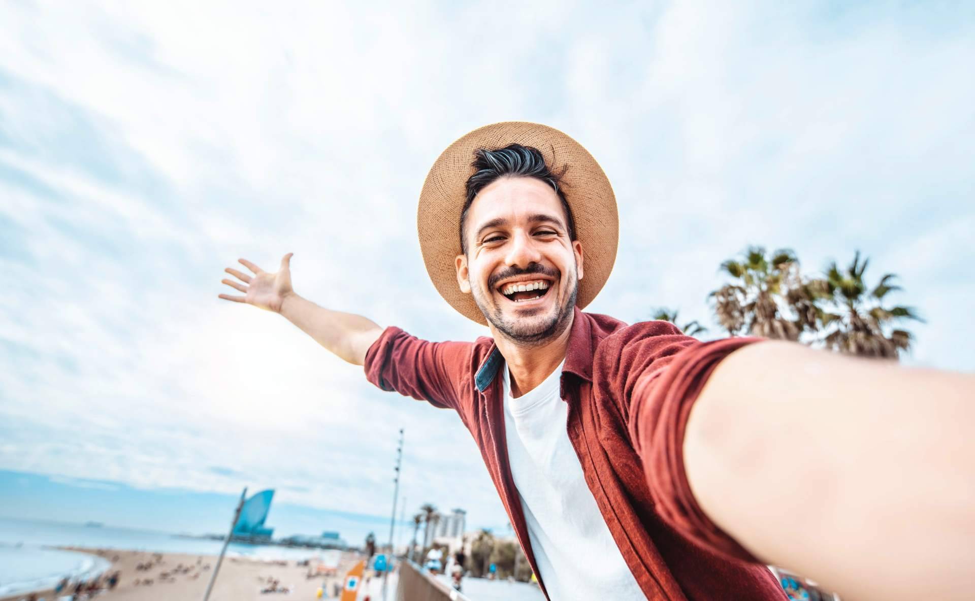 Bañarse y ver bien con Orto K, la solución para cuidar de los ojos este verano