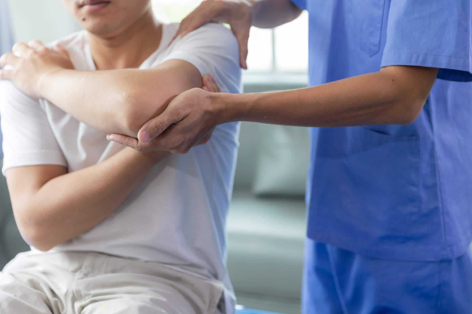 Dolores más comunes en las sesiones de osteopatía en Madrid, con Enrique Cheng
