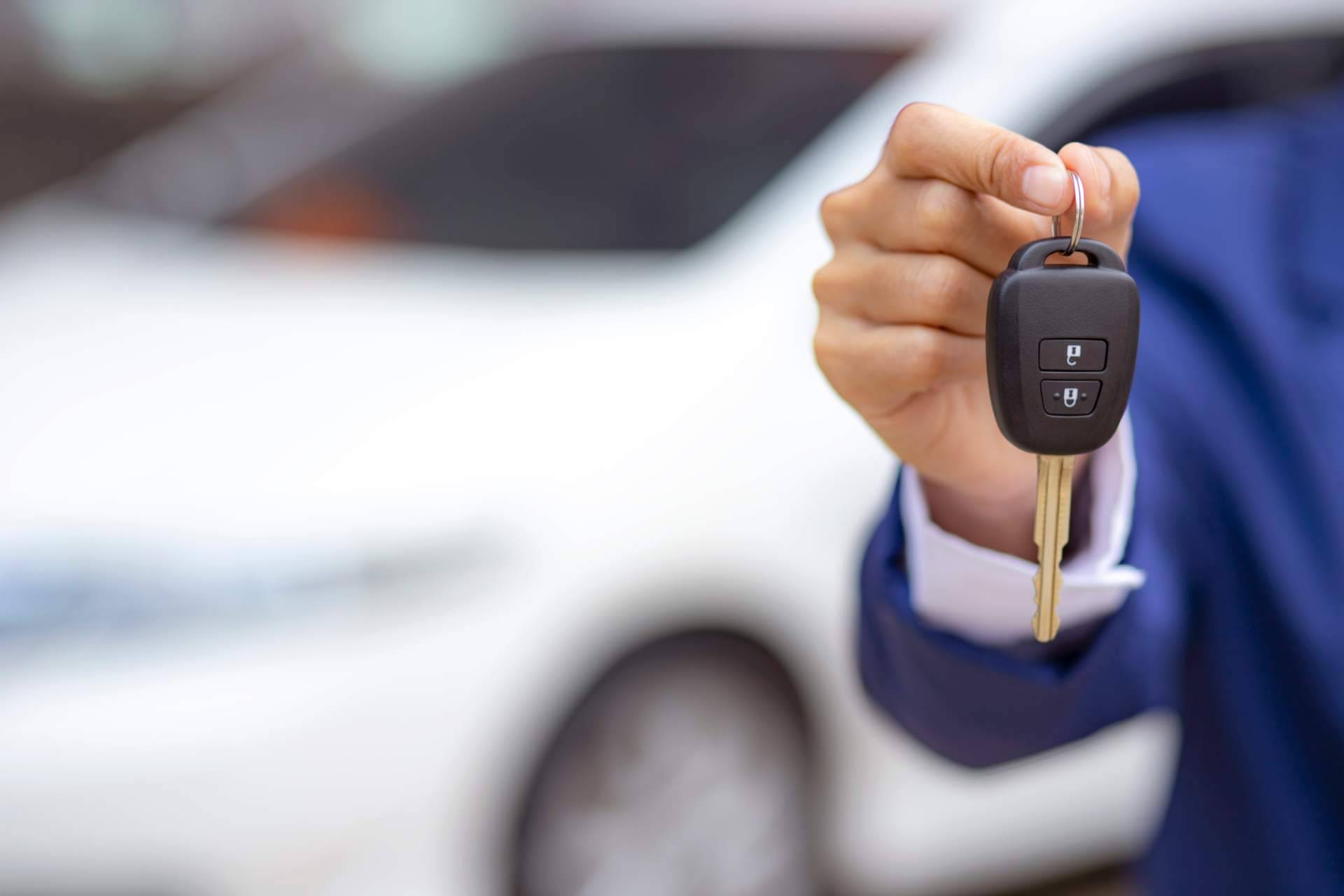 Antes de viajar en verano, ¿qué mantenimiento hay que hacer a un coche?
