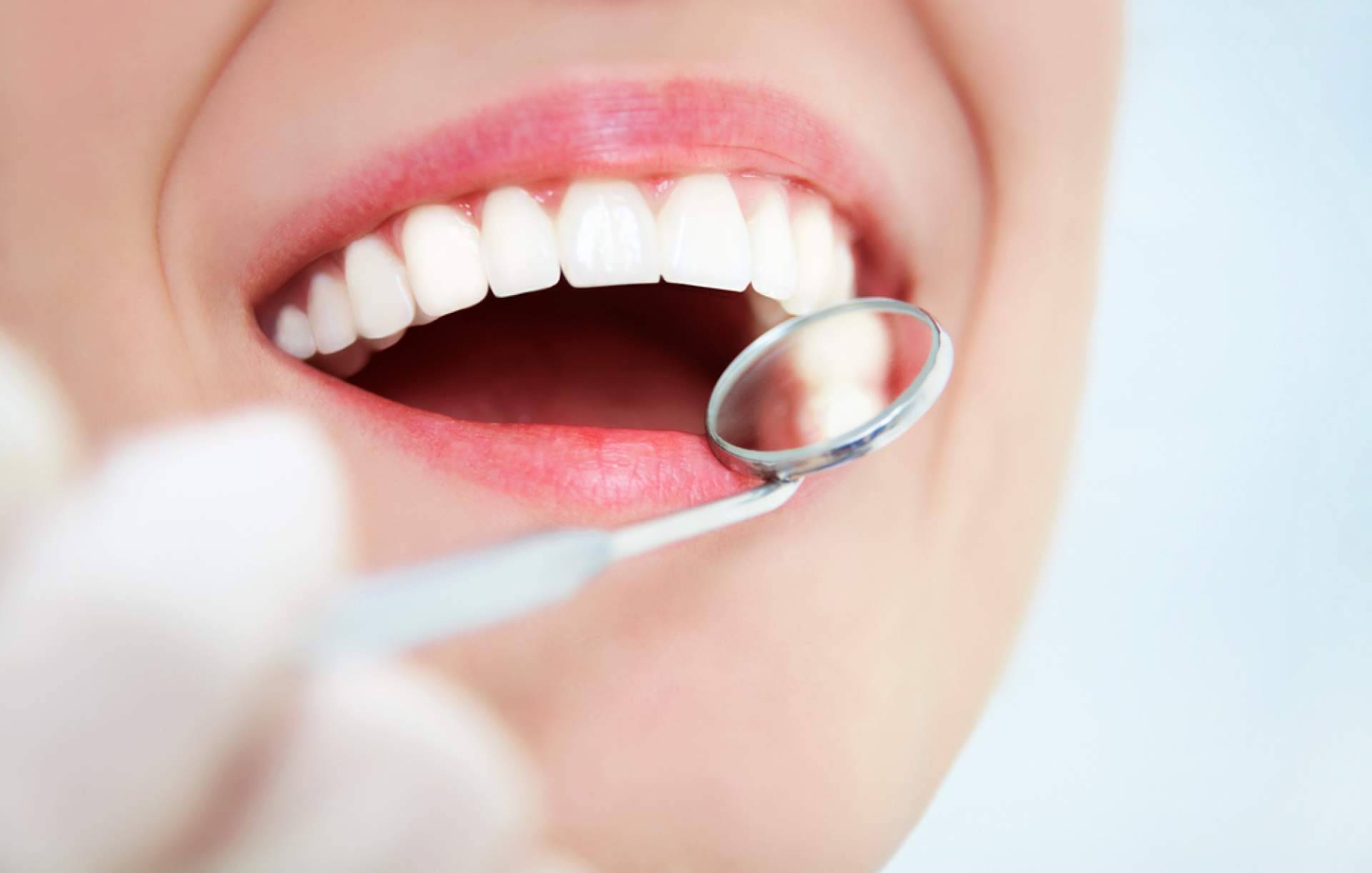 De qué manera afectan los deportes de agua a la salud bucodental, de la mano de Samprodent