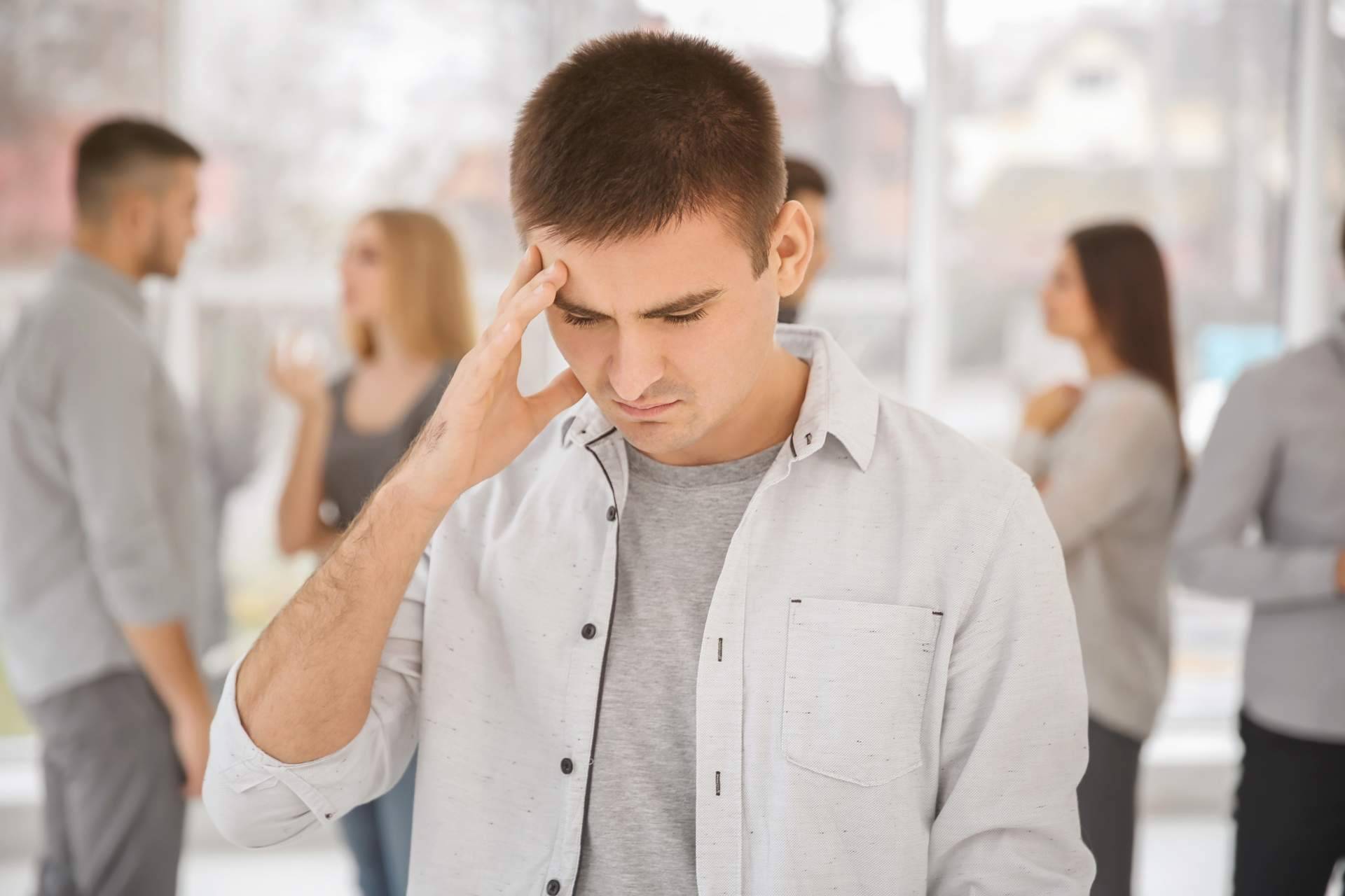 ¿Qué es la ansiedad social y cómo se trata?