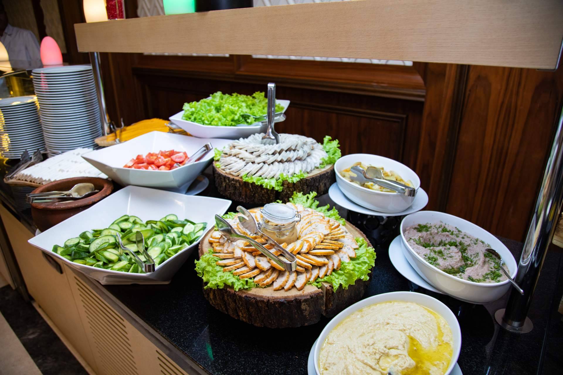 Alternativa a los restaurantes, comer en los hoteles sin contratar su alojamiento ya es posible con Eatinn