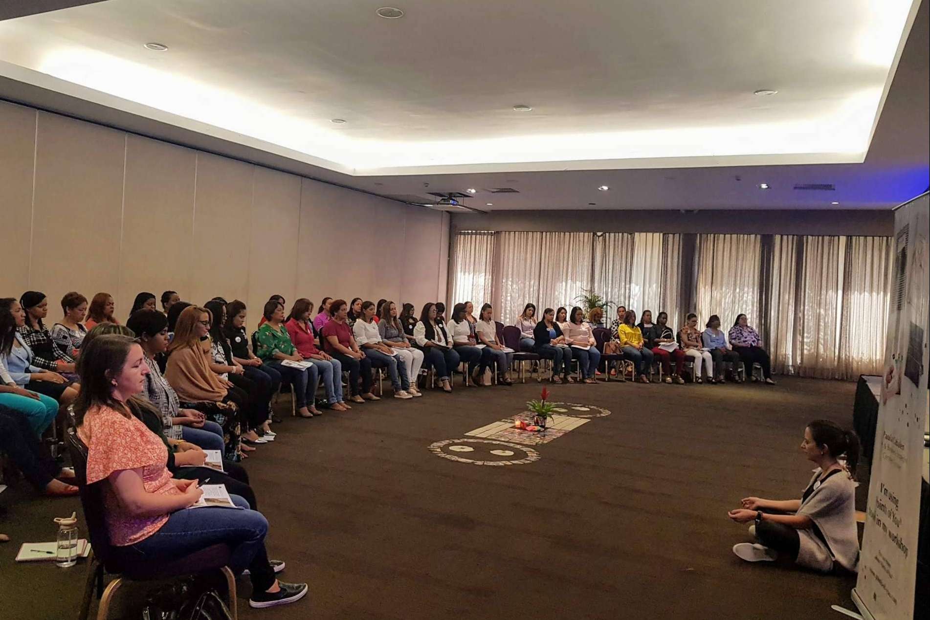 Experta en la formación y el desarrollo de líderes desde hace 20 años, la experiencia de Paula Cabalén