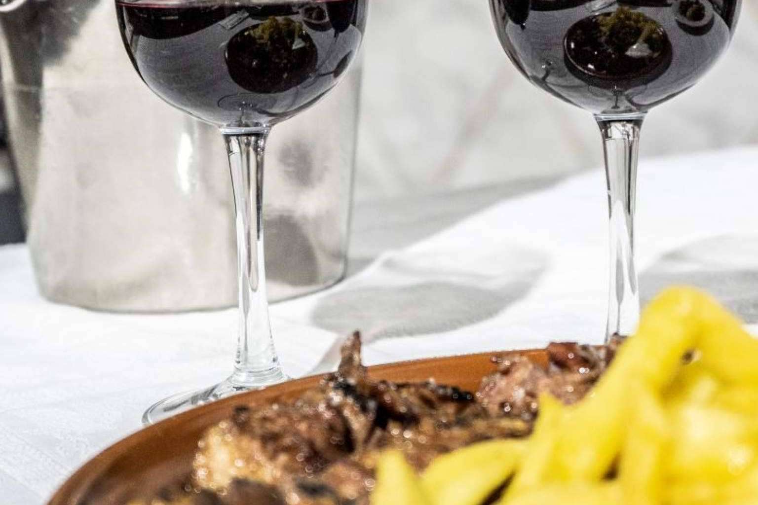 El Cruce Chauchina es un hotel restaurante cerca del aeropuerto con una importante trayectoria familiar