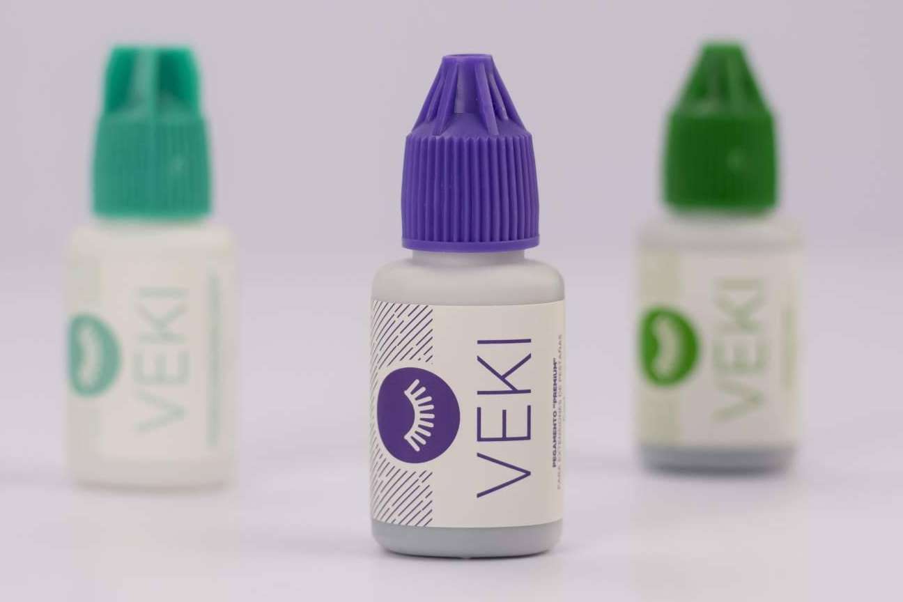 ¿Qué ofrecen los productos cosméticos y las extensiones de pestañas de VEKI?