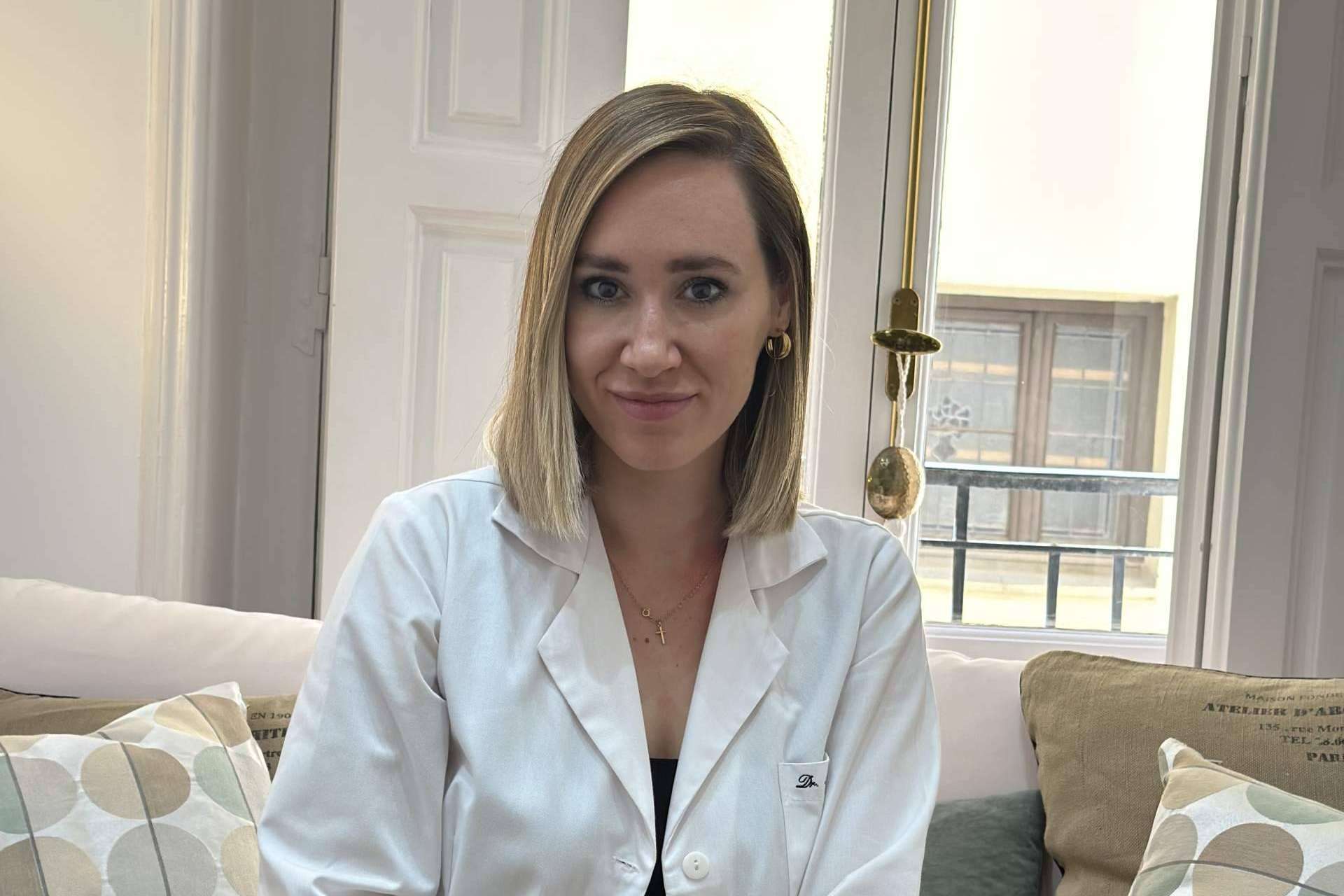 Con la Doctora Sandra Hermida, adiós a la sonrisa gingival en 15 minutos