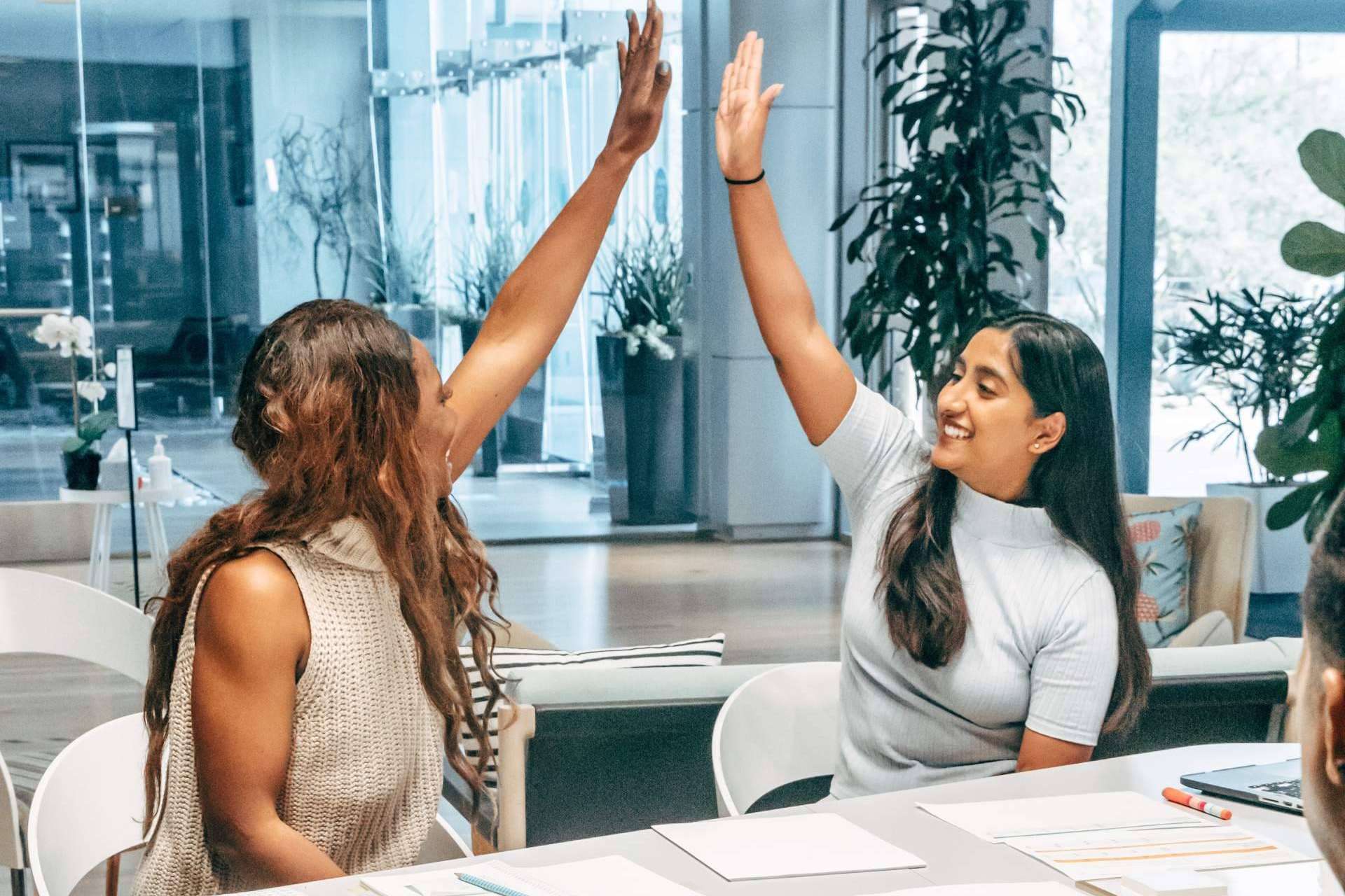 Sectores económicos asumen su rol en la transformación global, las empresas visionarias toman la iniciativa