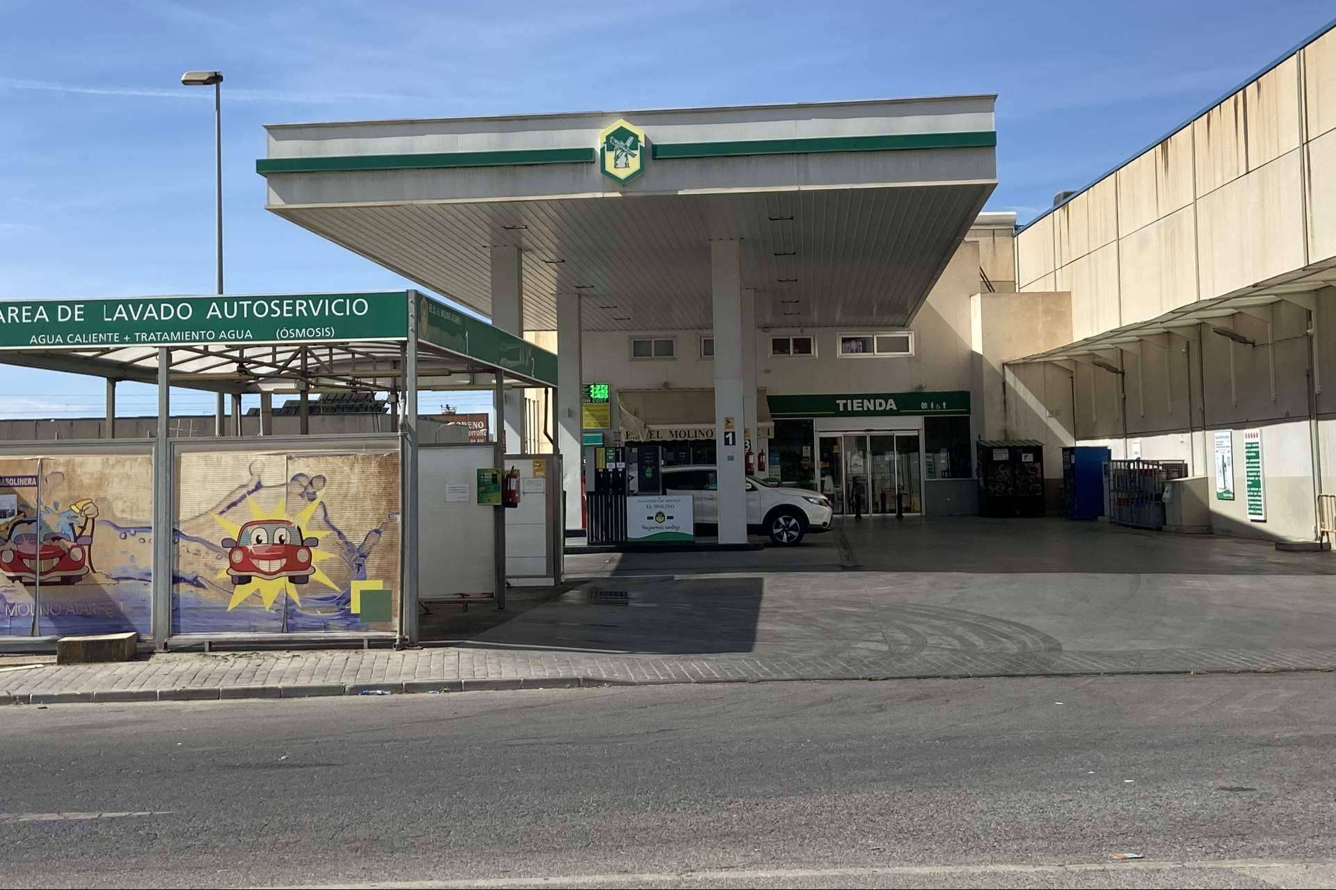 ¿Dónde encontrar gasolineras low cost en Granada? E.S. El Molino