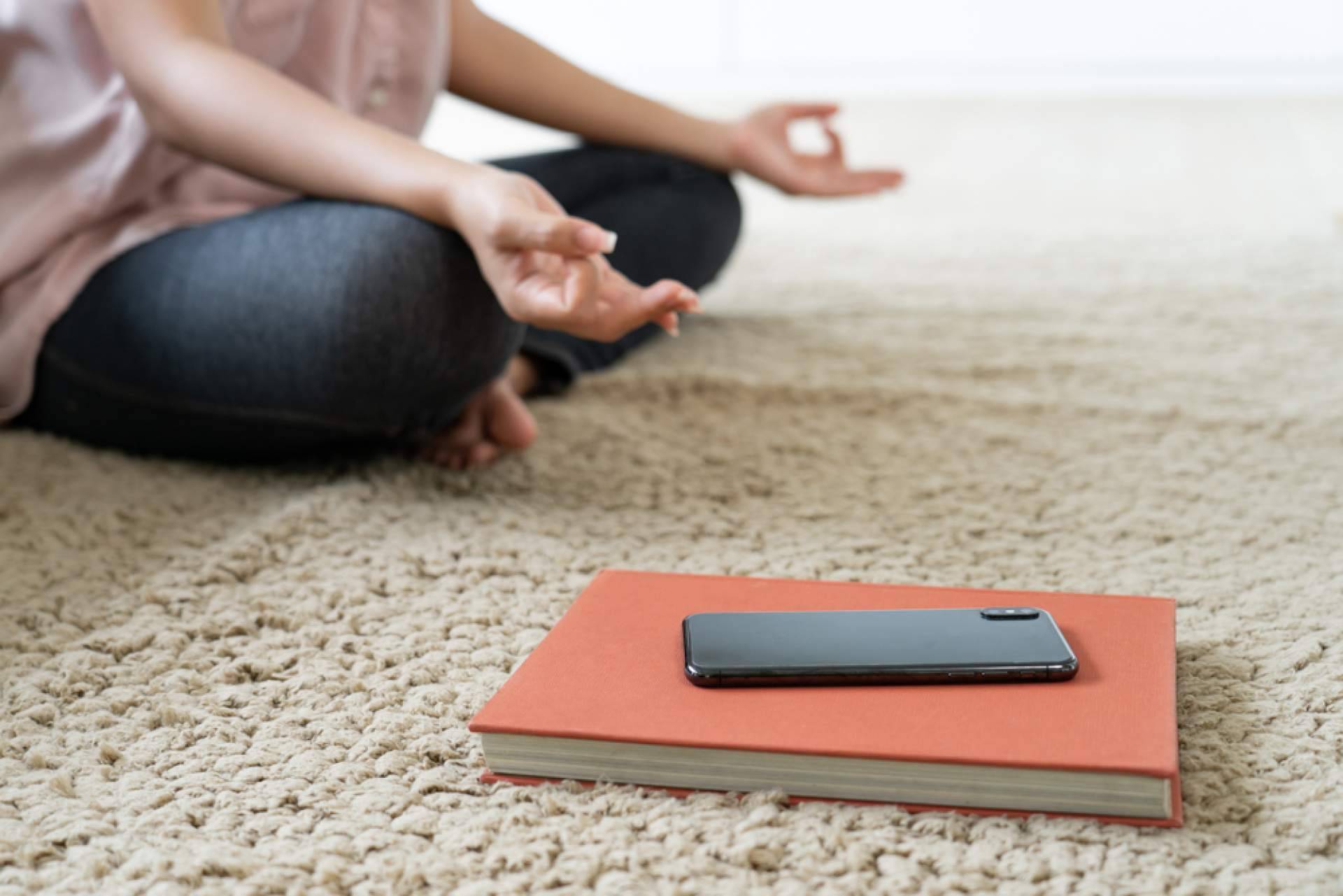 Cómo desconectar la mente para dormir y relajarse, con Talent-Match