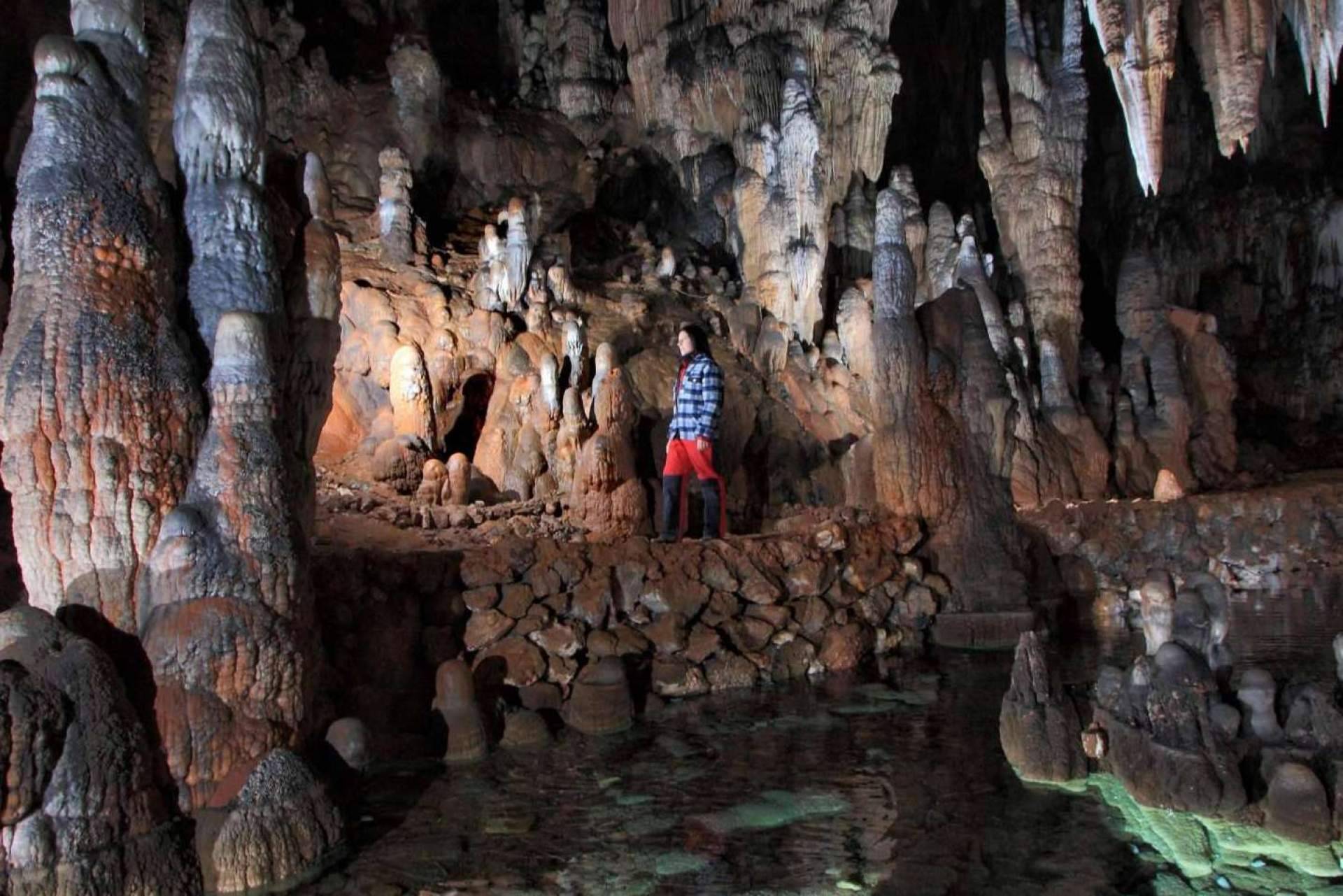 Descubrir el mundo subterráneo con la campaña #VeranoIN de Cuevas Turísticas Españolas