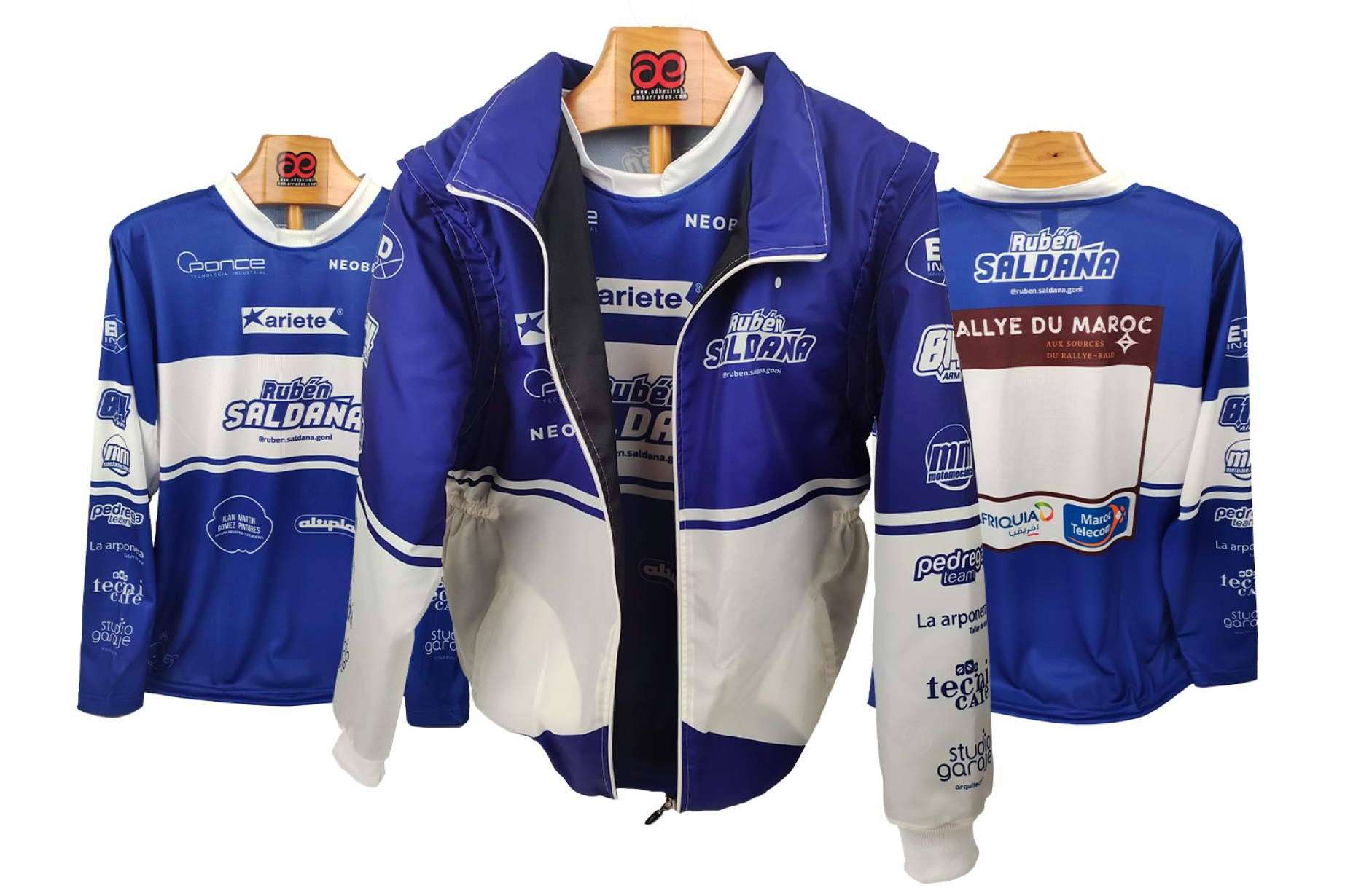 ADHESIVOSEMBARRADOS ofrece equipaciones personalizadas para motos offroad
